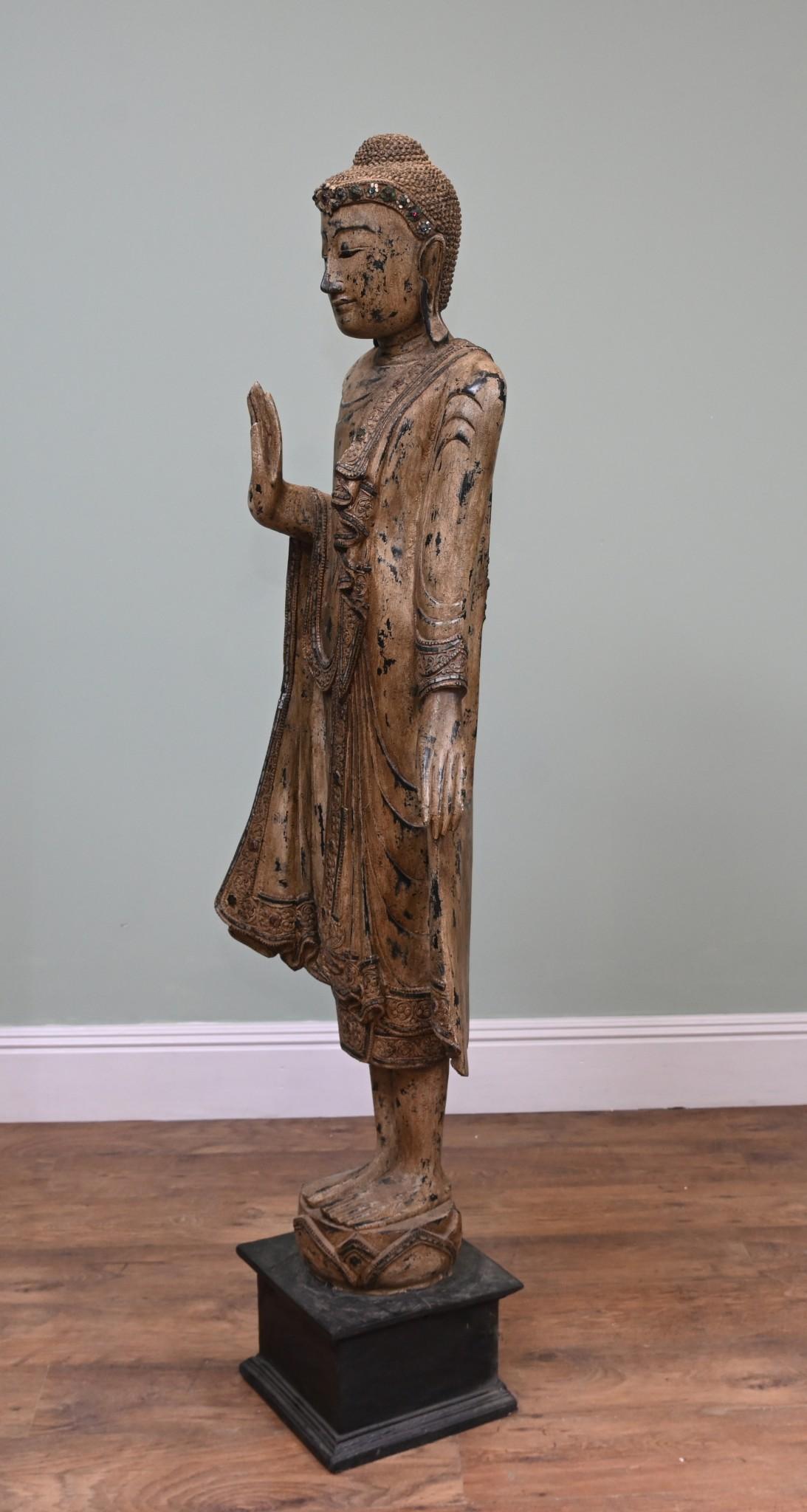 Estatua de Buda birmano de pie tallada Budismo Arte budista en venta 3