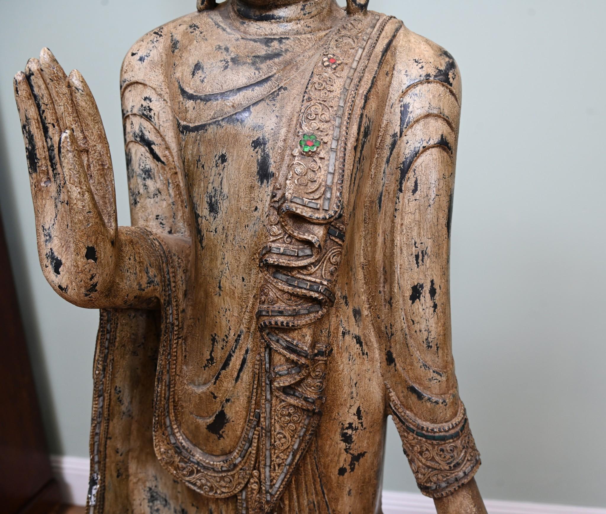 Estatua de Buda birmano de pie tallada Budismo Arte budista en venta 4