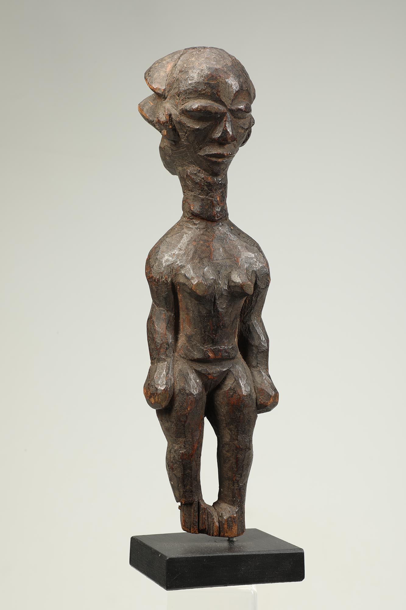 Tribal Standing Female Pende Wood Figure with Arms at Sides Cascading Hair Congo For Sale