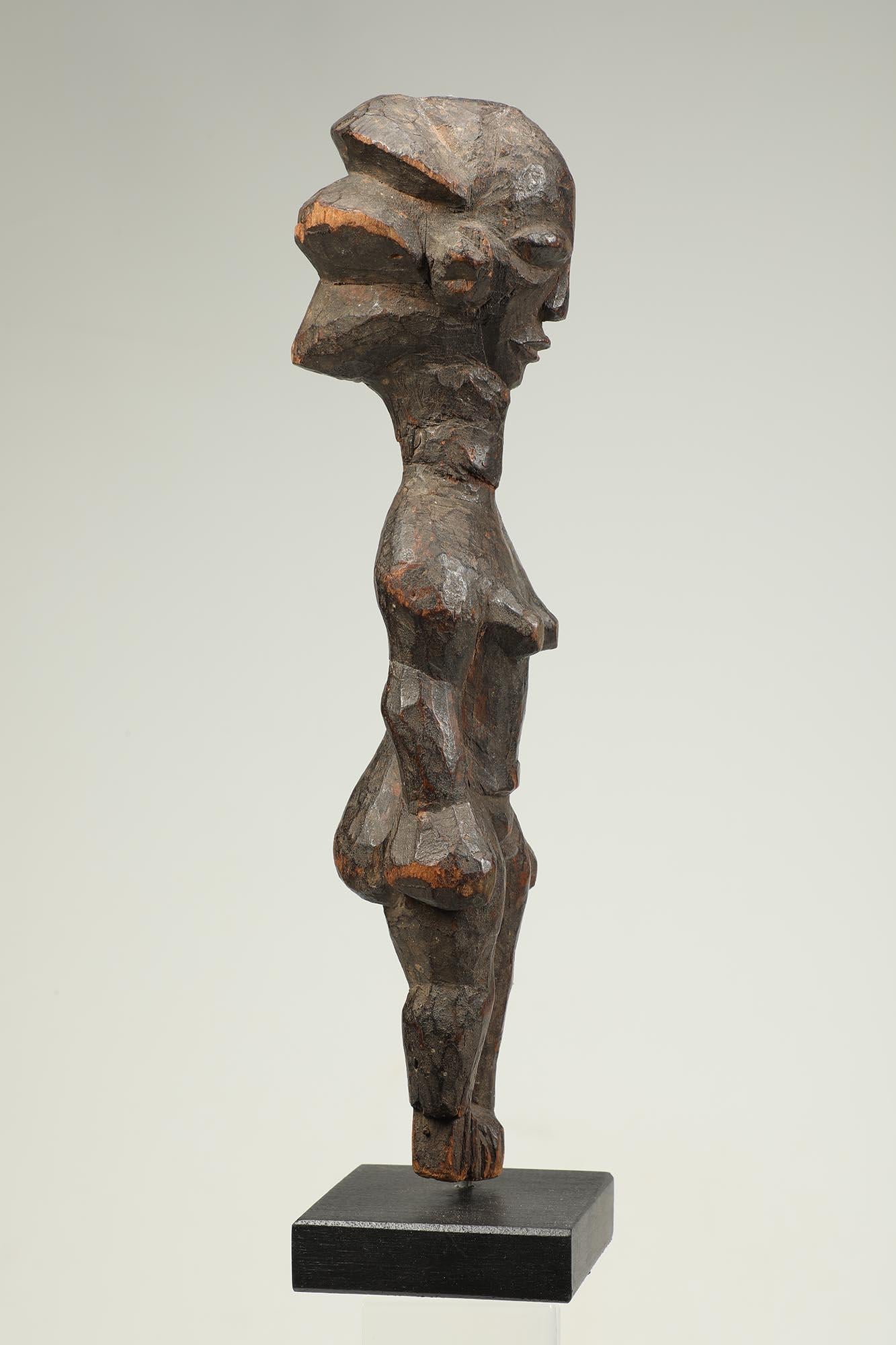 Congolese Standing Female Pende Wood Figure with Arms at Sides Cascading Hair Congo For Sale
