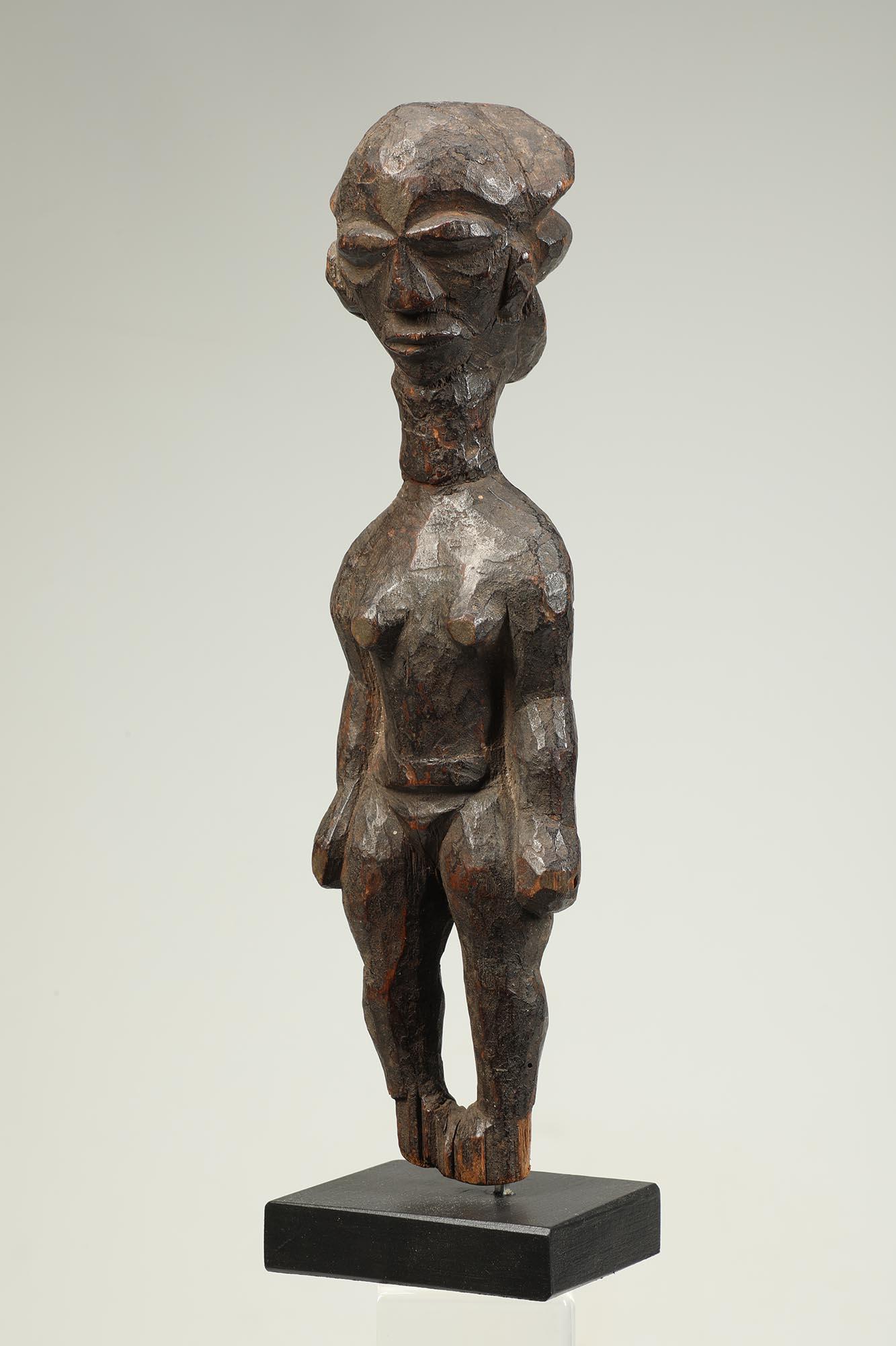 Hand-Crafted Standing Female Pende Wood Figure with Arms at Sides Cascading Hair Congo For Sale