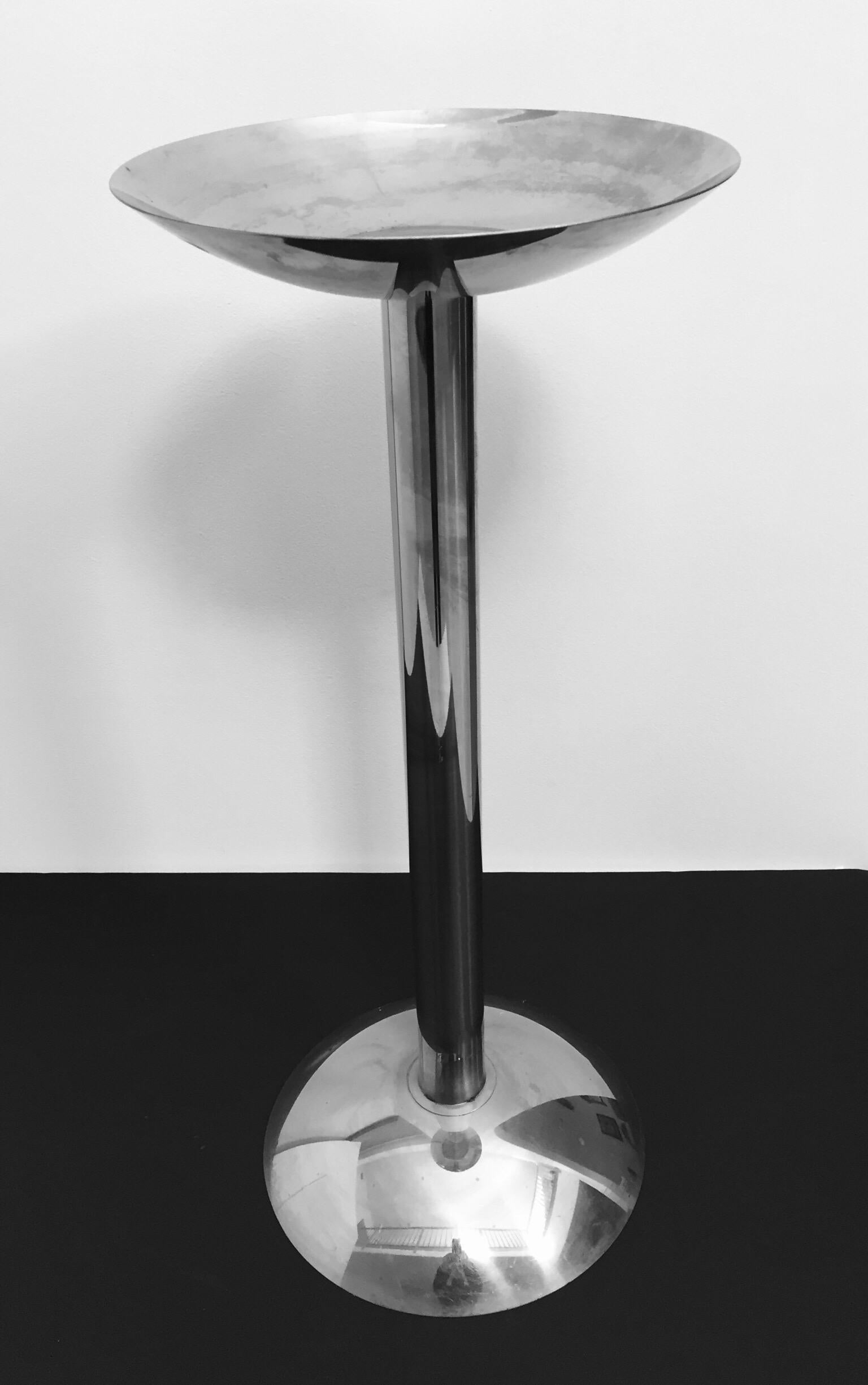 Architectural tall minimalist standing floor chromed standing ashtray ash stand
Modern Space Age Mad Men tulip ashtray in the style of  Eero Saarinen for Knoll.
The stainless steel ashtray basin rests atop the iconic tulip base made stainless