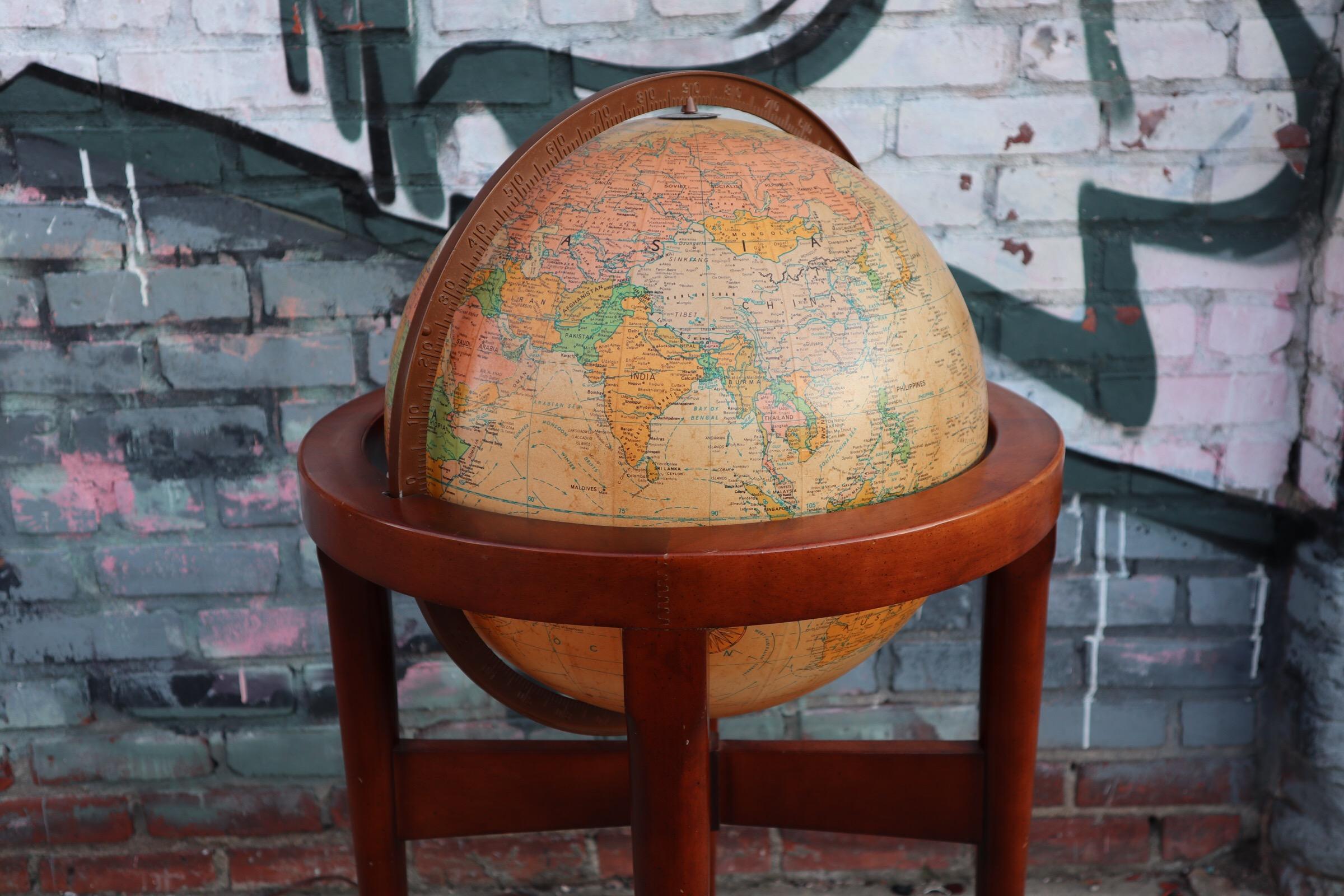 Paul McCobb Style Standing Glowing Globe on Modernist Frame by Replogle In Good Condition In Brooklyn, NY