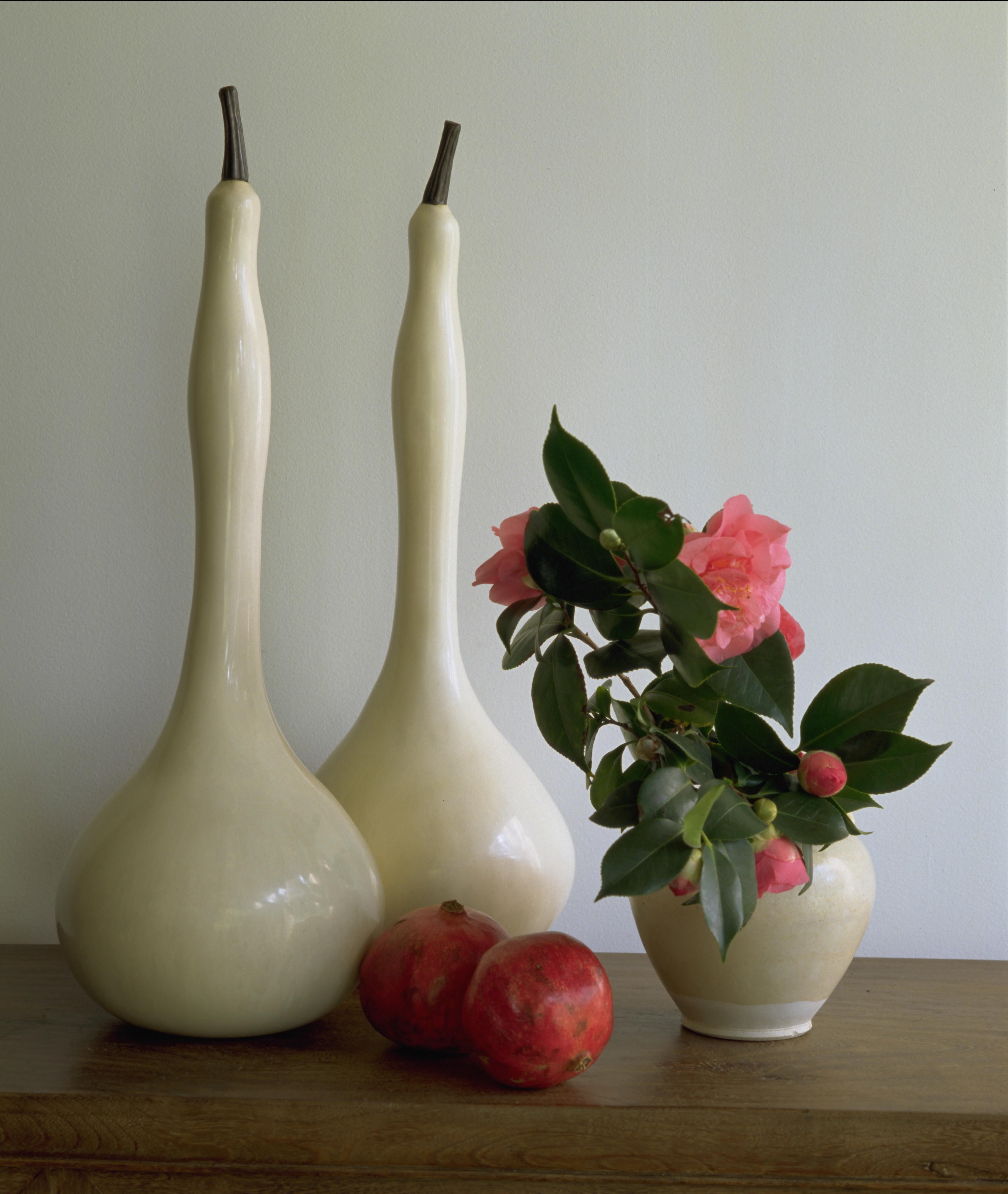 Standing Gourd Sculpture, Cream Lacquer by Robert Kuo, Limited Edition In New Condition For Sale In Los Angeles, CA