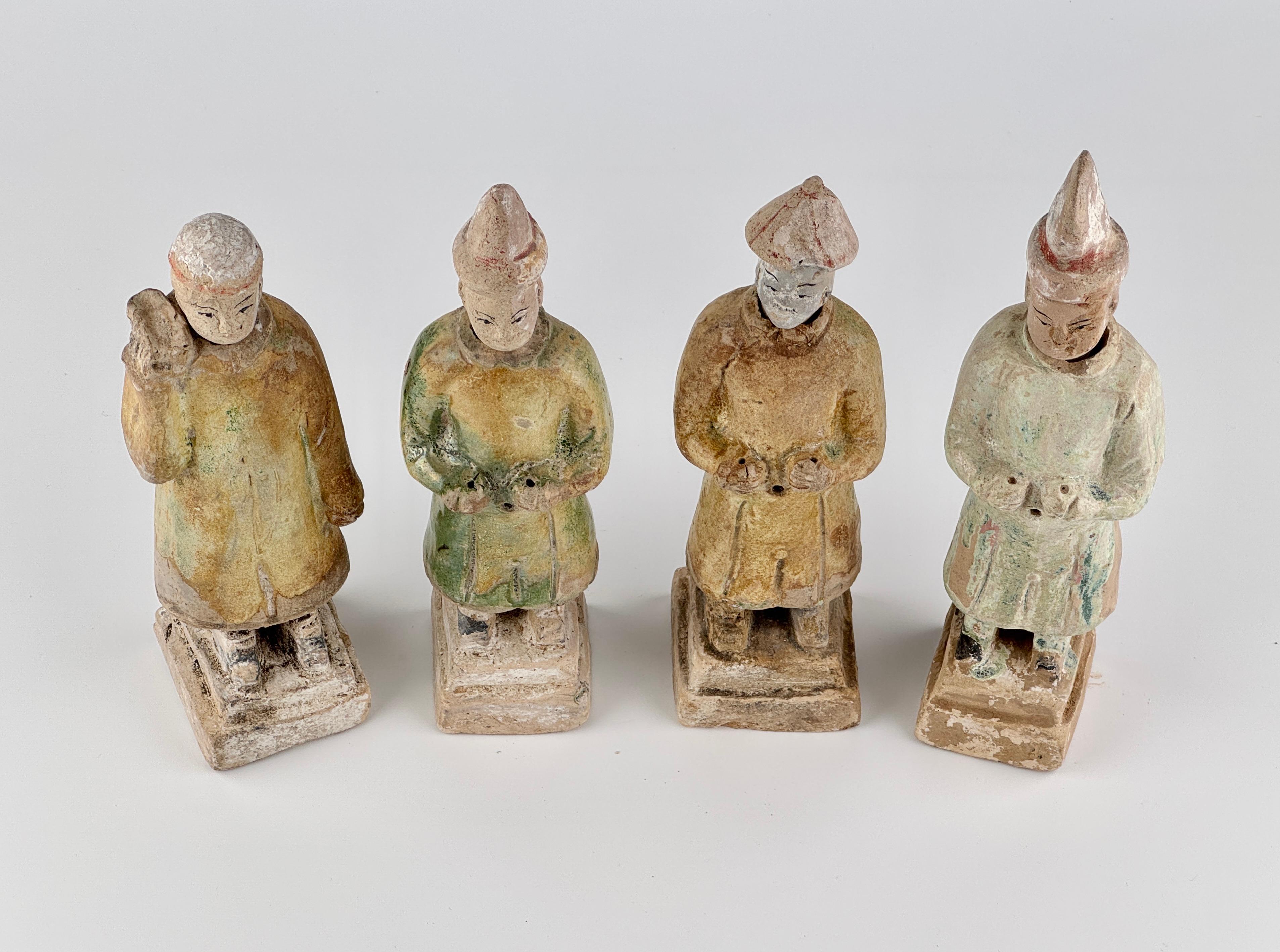 Four Green Glazed Pottery Attendant Figures, Ming Dynasty(1368-1644) For Sale 6
