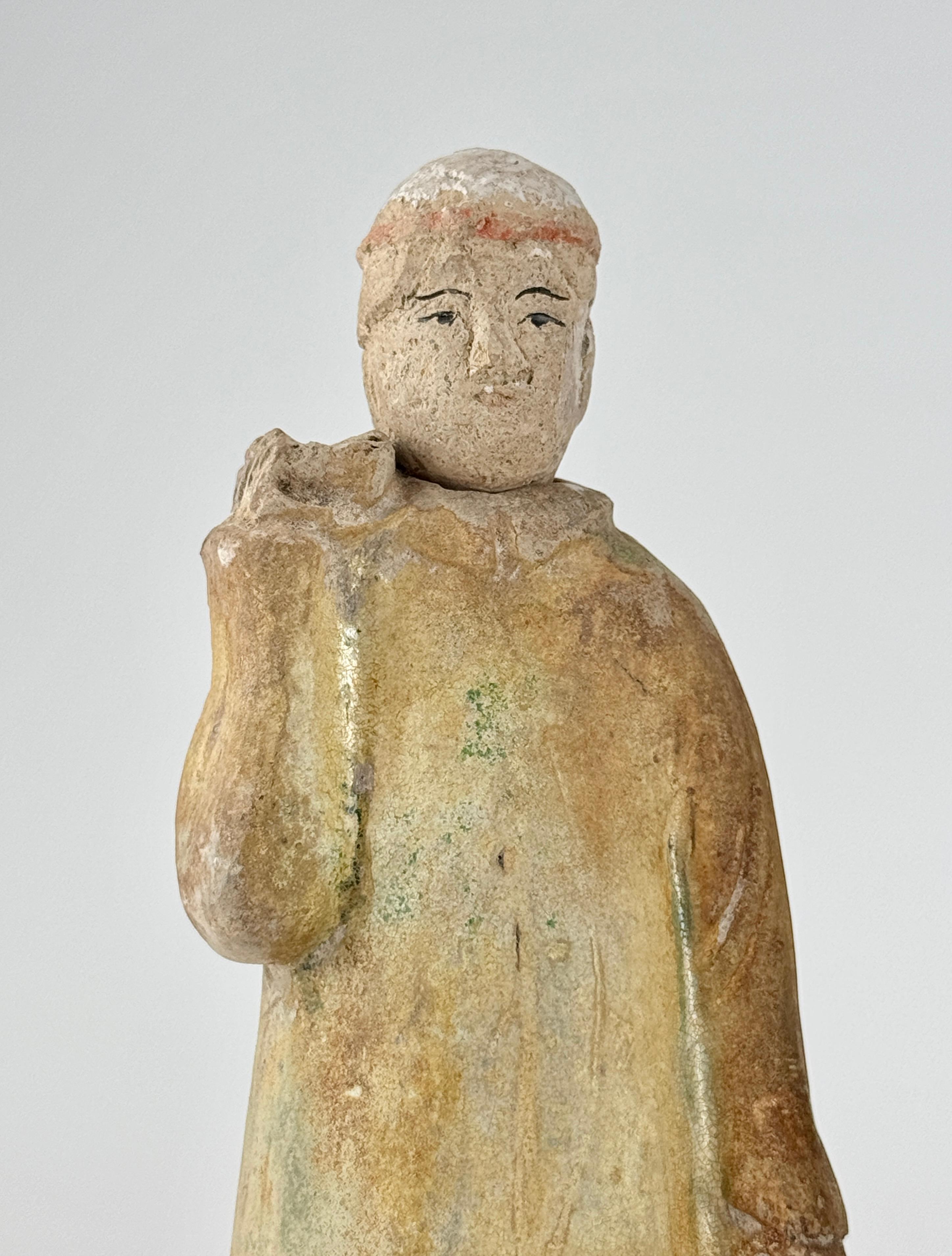 Four Green Glazed Pottery Attendant Figures, Ming Dynasty(1368-1644) For Sale 2