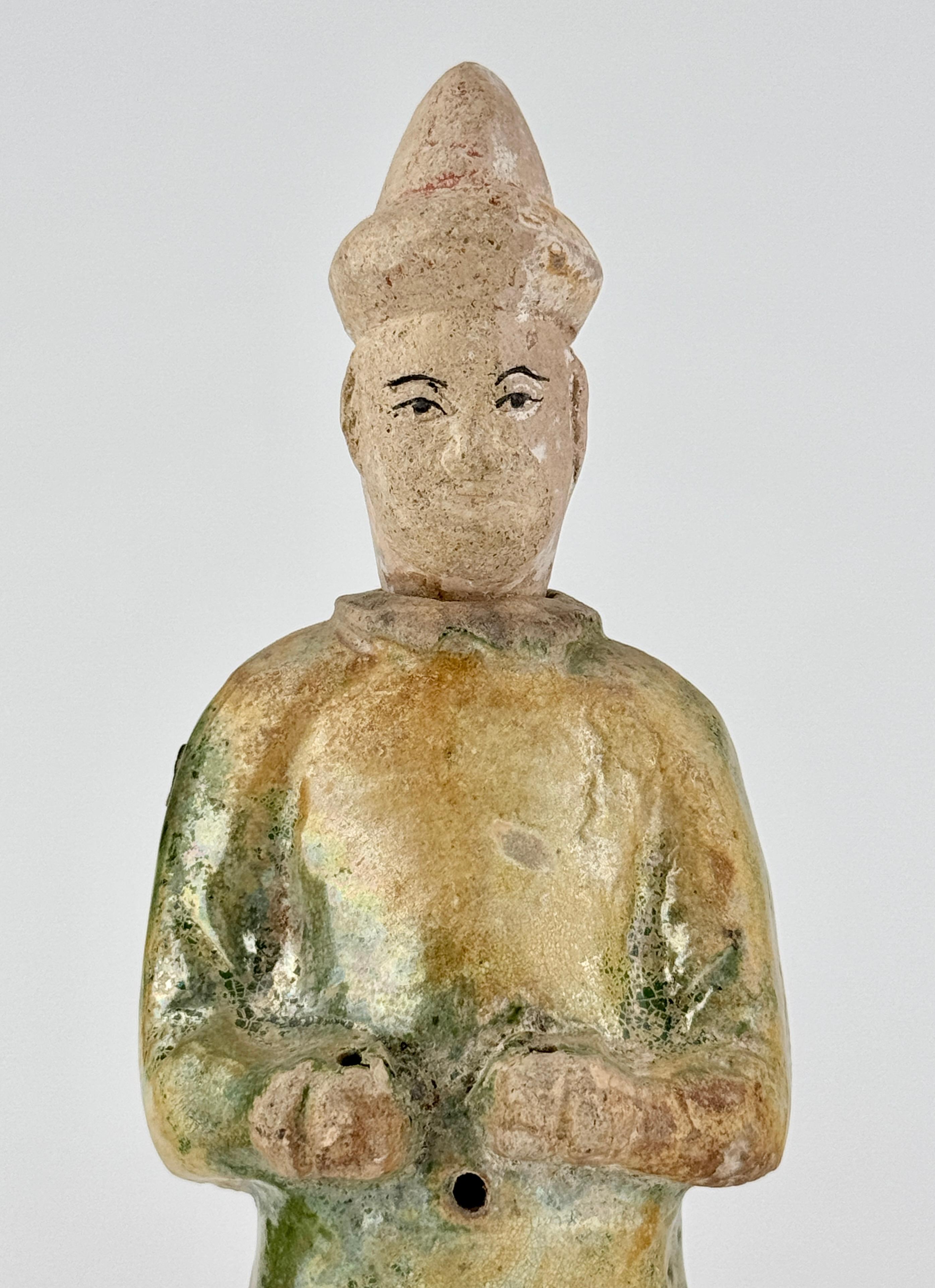 Four Green Glazed Pottery Attendant Figures, Ming Dynasty(1368-1644) For Sale 3