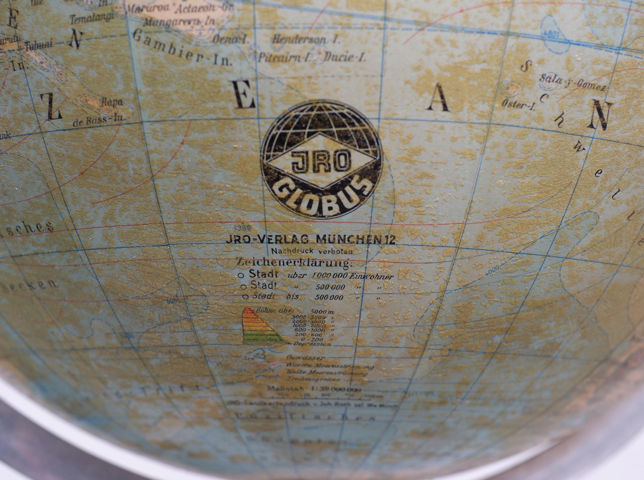 Globus Jro in piedi, anni '60, Germania 1