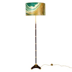 Moderne Stehlampe aus massivem Teakholz aus der Mitte des Jahrhunderts mit neuem Lampenschirm – Barcelona