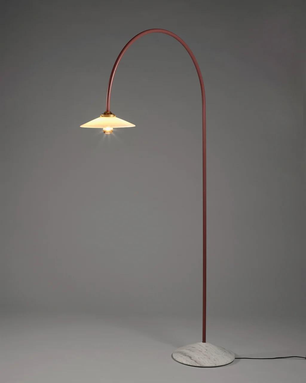 Stehlampe Marmor N°2 von Muller Van Severen x Valery Objects, Menie Rot im Zustand „Neu“ im Angebot in Paris, IDF