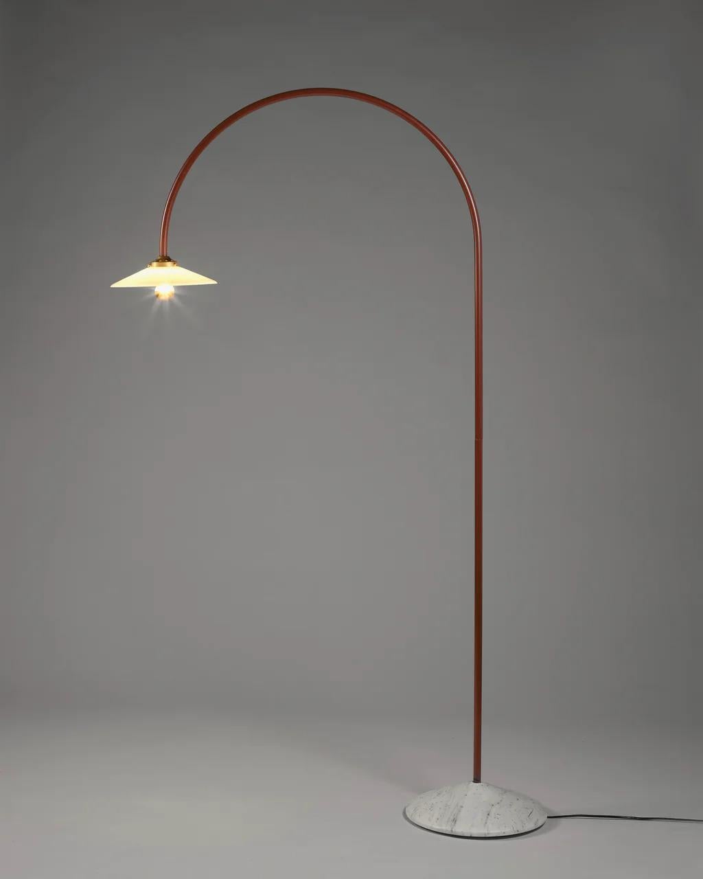 Stehlampe Marmor N°2 von Muller Van Severen x Valery Objects, Menie Rot (21. Jahrhundert und zeitgenössisch) im Angebot