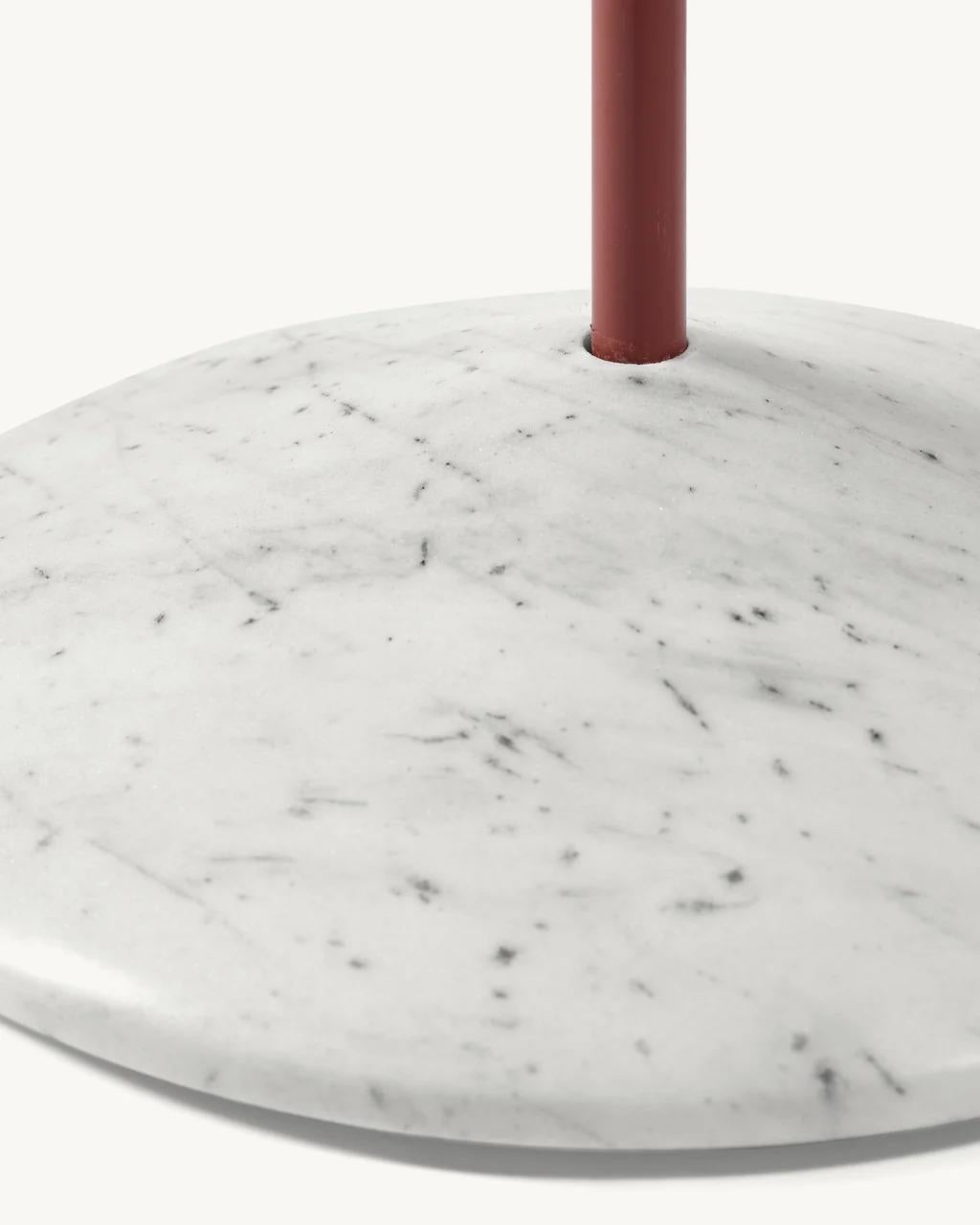 Stehlampe Marmor N°2 von Muller Van Severen x Valery Objects, Menie Rot (Stahl) im Angebot