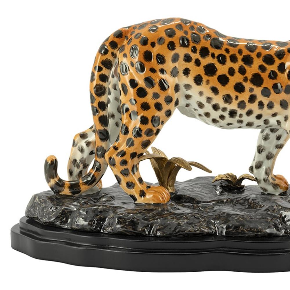 Standing Leopard Sculpture in Hand Painted Porcelain In New Condition For Sale In Paris, FR