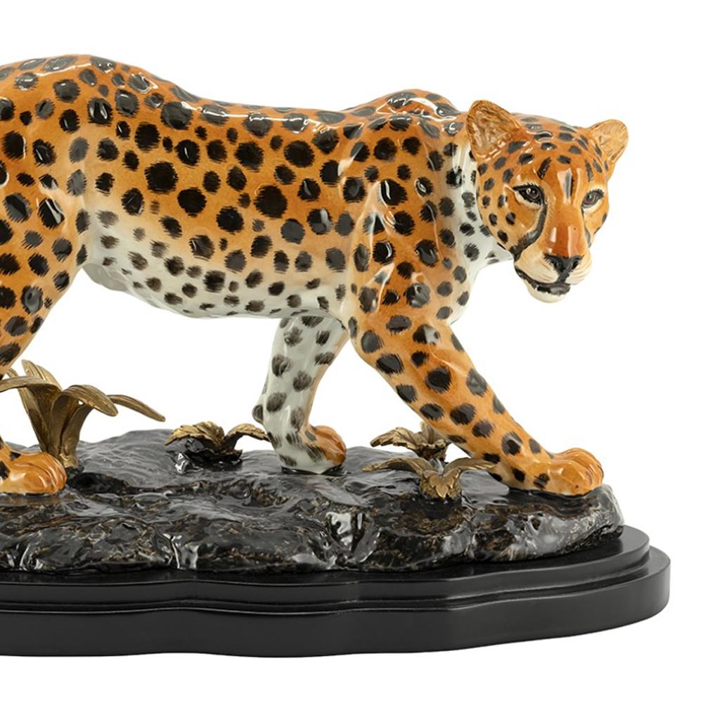 Standing Leopard Sculpture in Hand Painted Porcelain In New Condition For Sale In Paris, FR