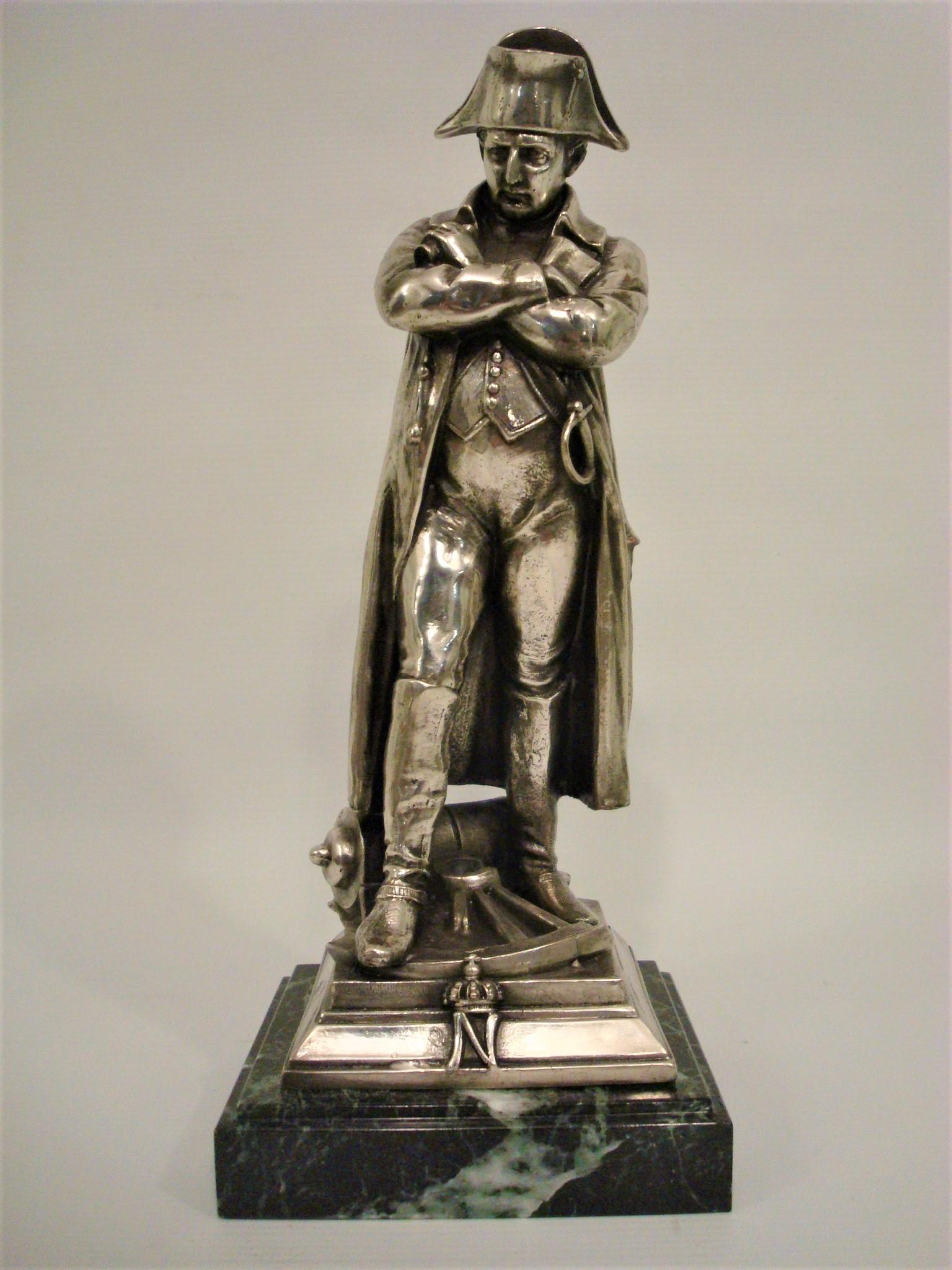 Standing Napoleon Bonaparte Sculpture - Figure. circa 1900 France.
Very nice Napoleon Sculpture, perfect size to decorate a desk. Silvered metal over a dark green marble base.
Very nice details.