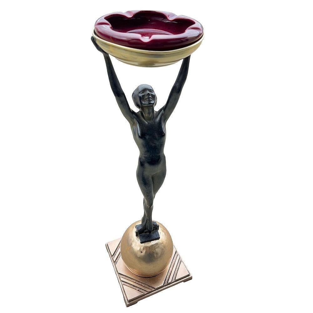 Classic Model T330 Nude Art Deco Flapper girl Ashtray stand by the Frankart Metworks company, a classic piece of luxury artwork from the 1920s. The stand features a splatter metal woman holding up a brass ashtray holder while standing on a copper