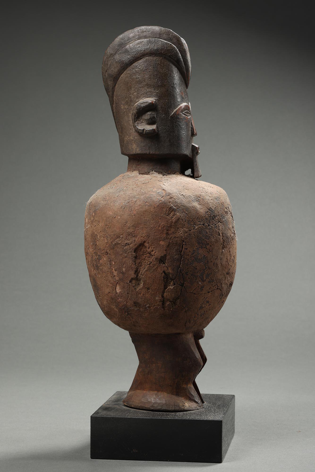 Standing Teke Fetish Figure with Hard Clay Bundle DRC Congo, Africa ex J Willis For Sale 2