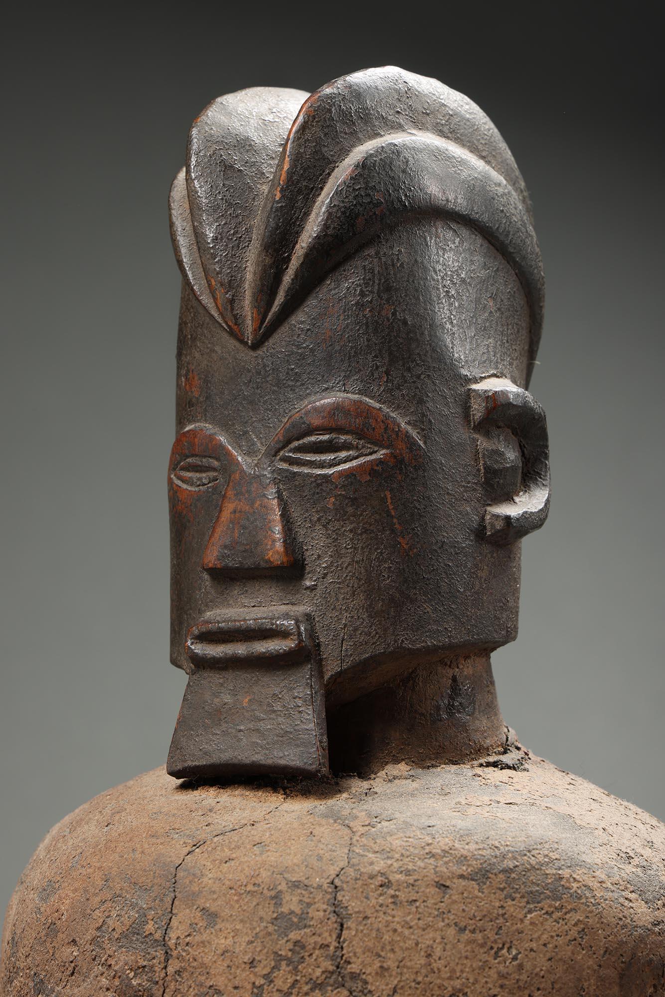 Standing Teke Fetish Figure with Hard Clay Bundle DRC Congo, Africa ex J Willis In Distressed Condition For Sale In Point Richmond, CA