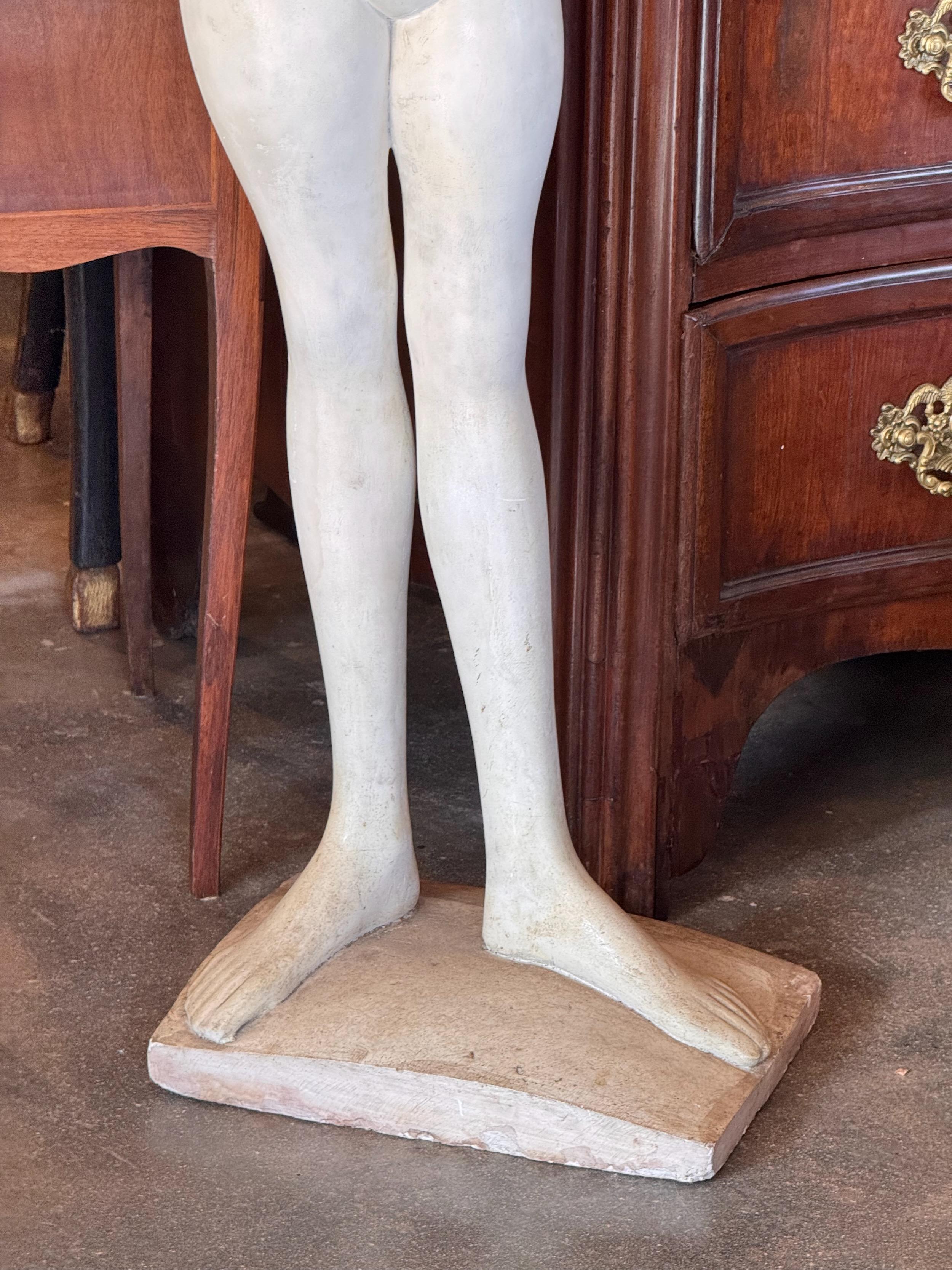 Francese Scultura di torso in piedi in vendita