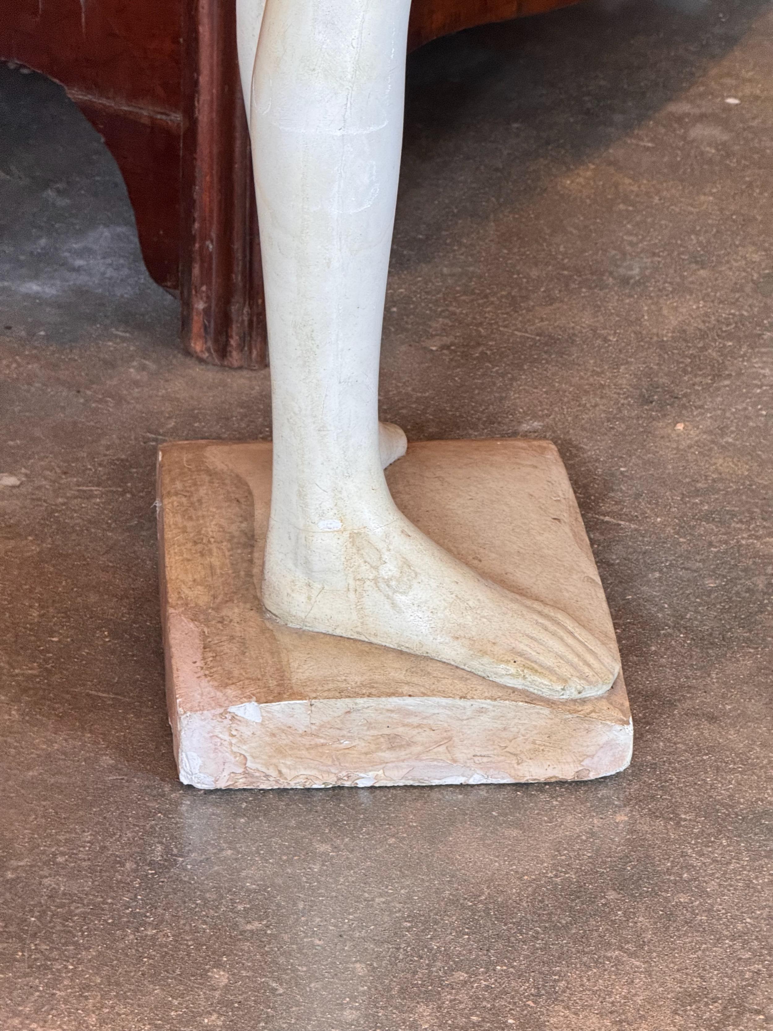 Intonaco Scultura di torso in piedi in vendita