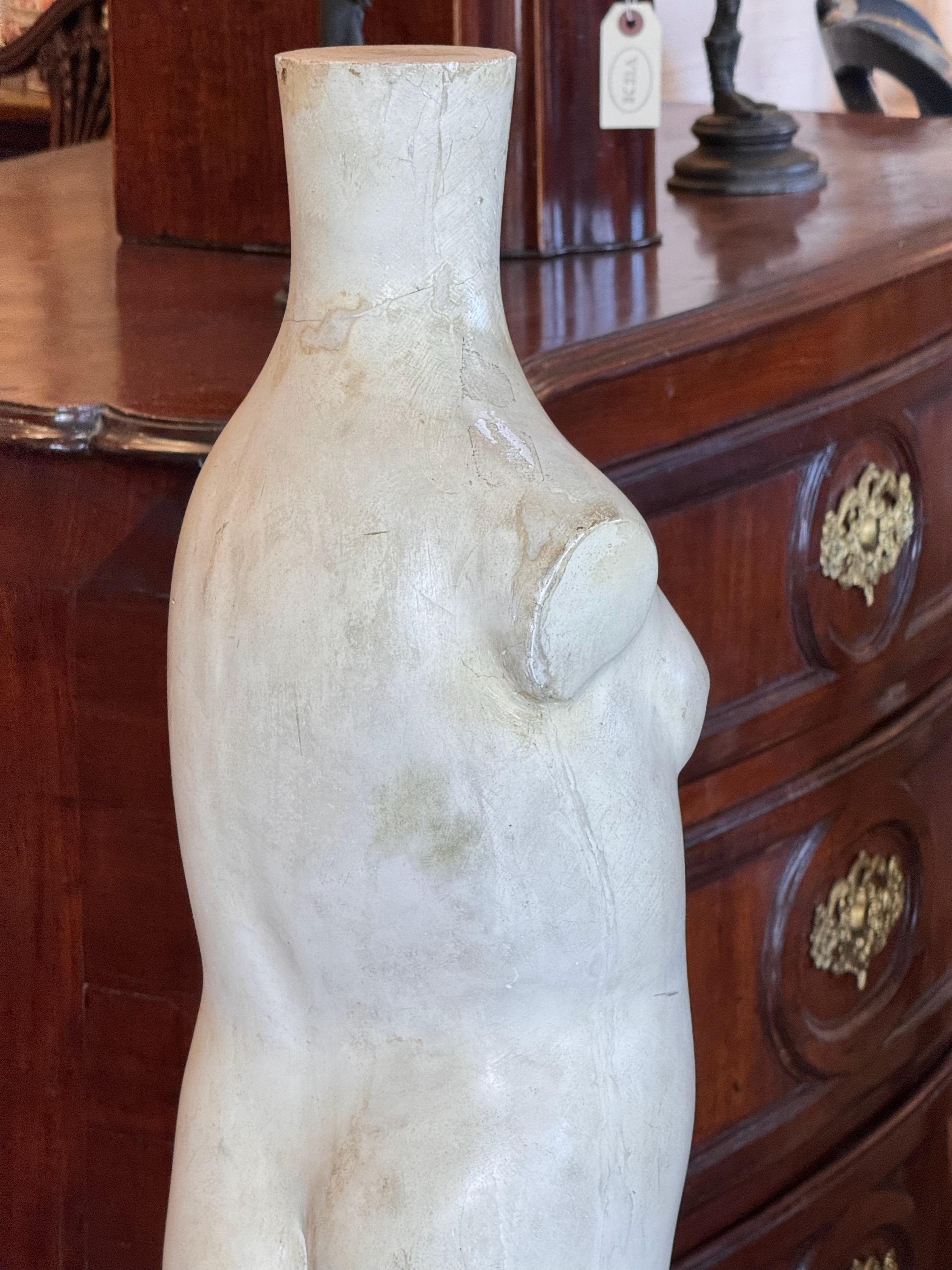 Scultura di torso in piedi in vendita 1