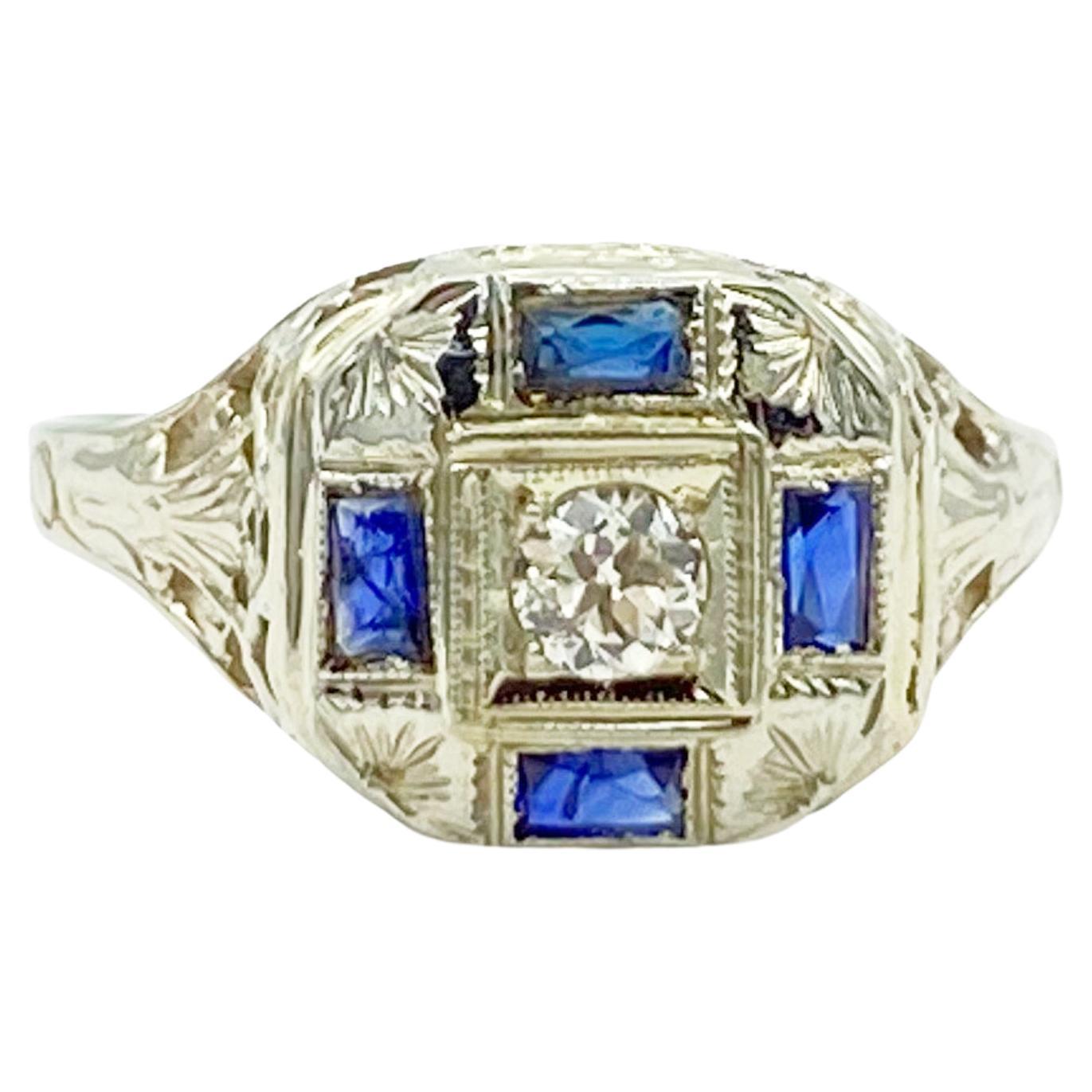 Stange Co. Bague Art déco ancienne en or blanc avec saphirs bleus et diamants, c. 1920 en vente