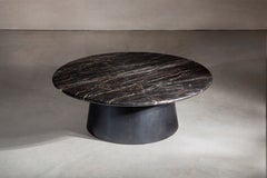 Stanhope Couchtisch - Klein - Rundes Stahlgestell - Seltene britische Marmorplatte