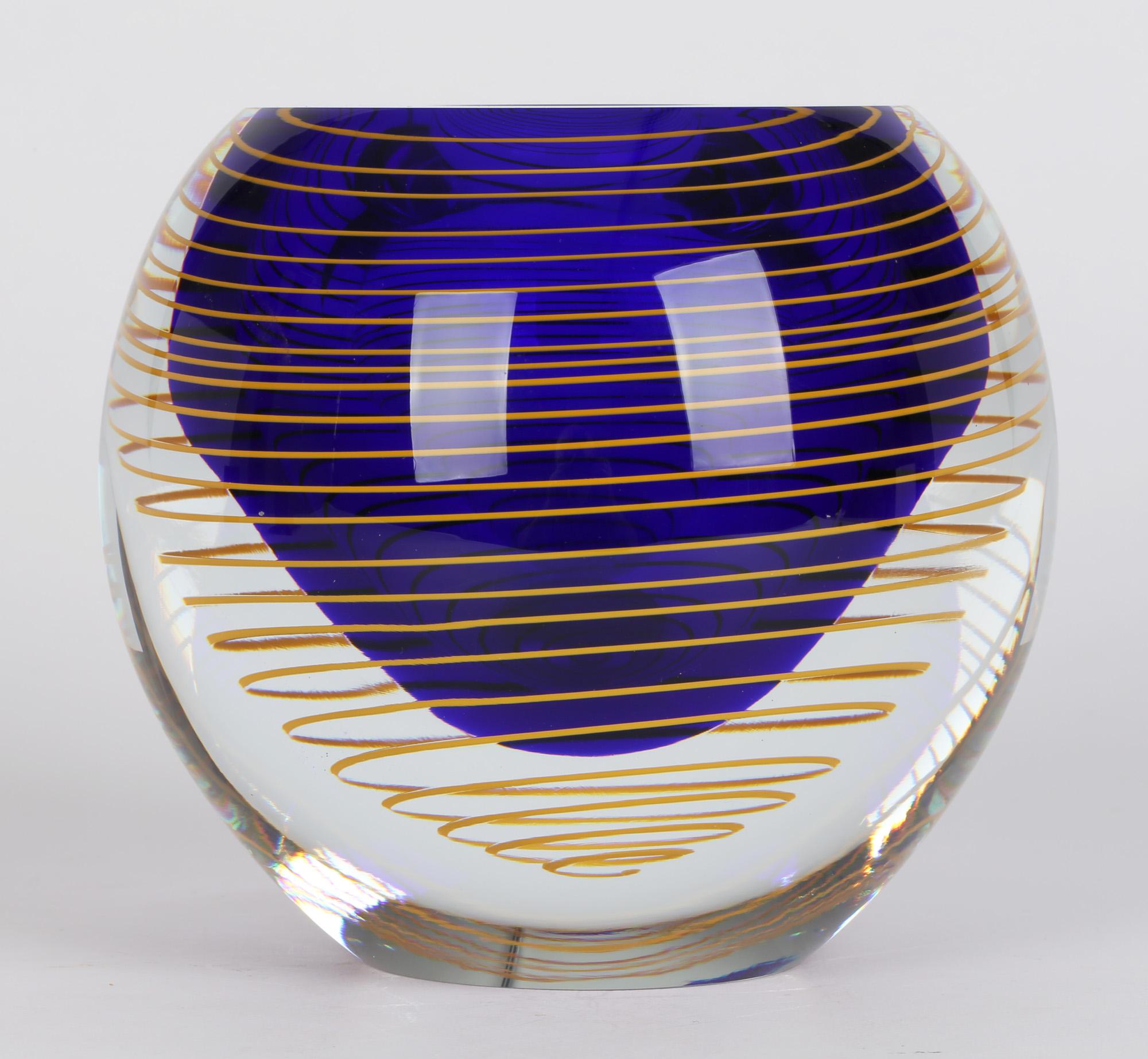 Tchèque Vase en verre d'art tchèque Stanislav Libensky pour Skrdlovice Glassworks en vente