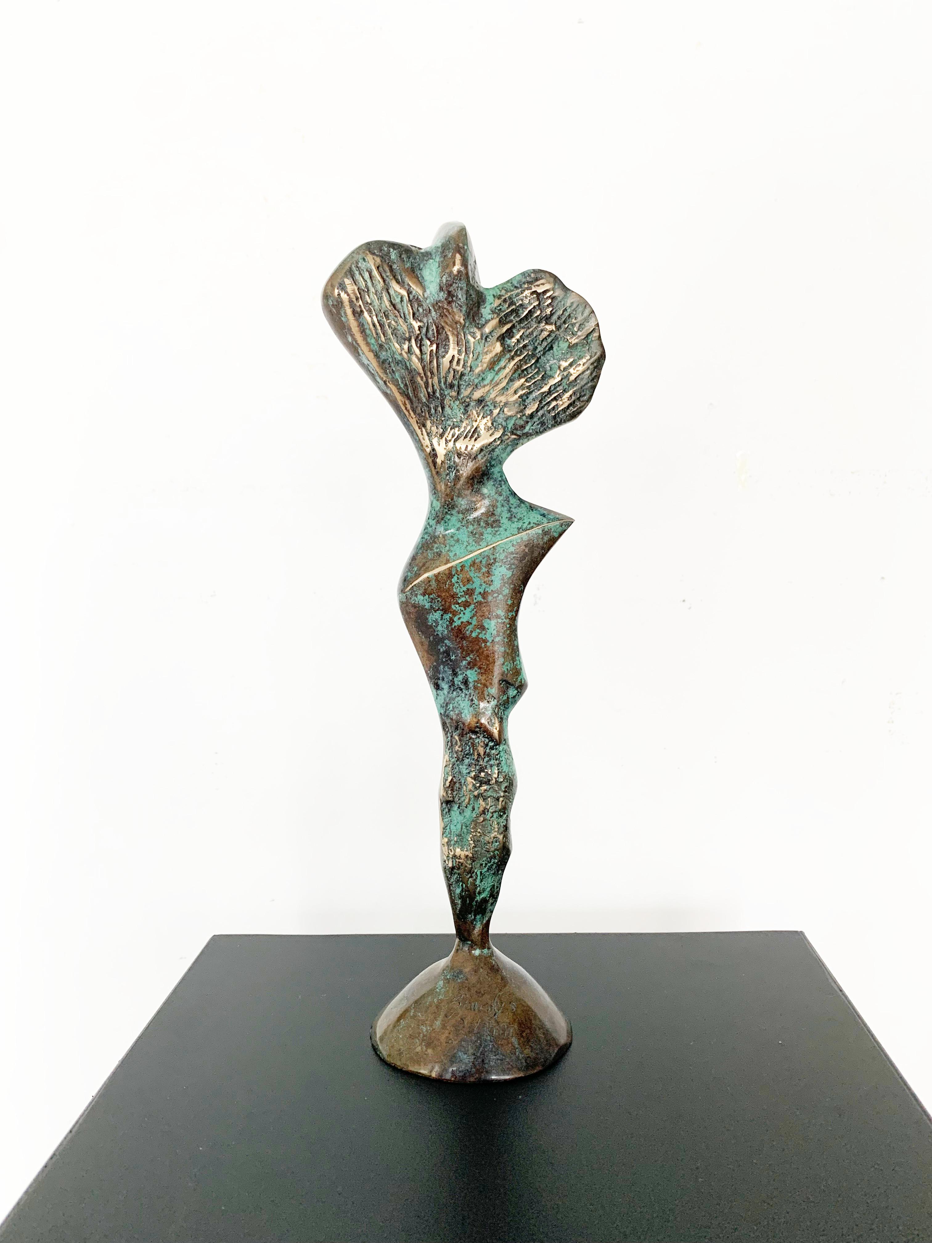 Eine Dame. Zeitgenössische Bronzeskulptur, Abstrakt und figurativ, Polnische Kunst – Sculpture von Stanisław Wysocki