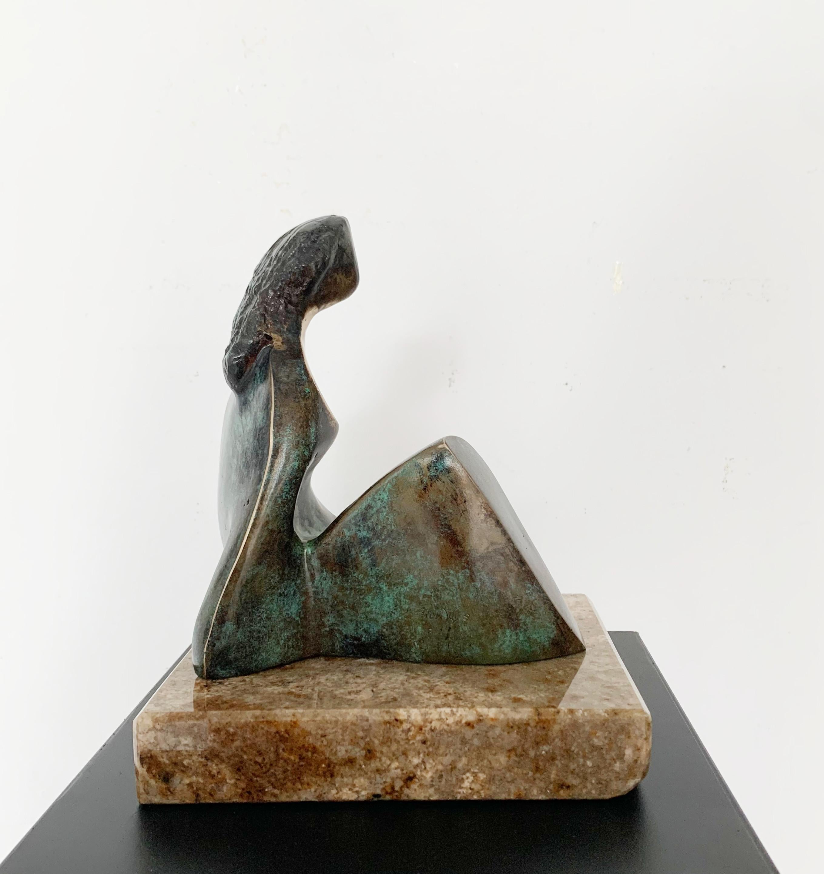 Une dame. Sculpture contemporaine en bronze, Abstrait et figuratif, Art polonais en vente 1