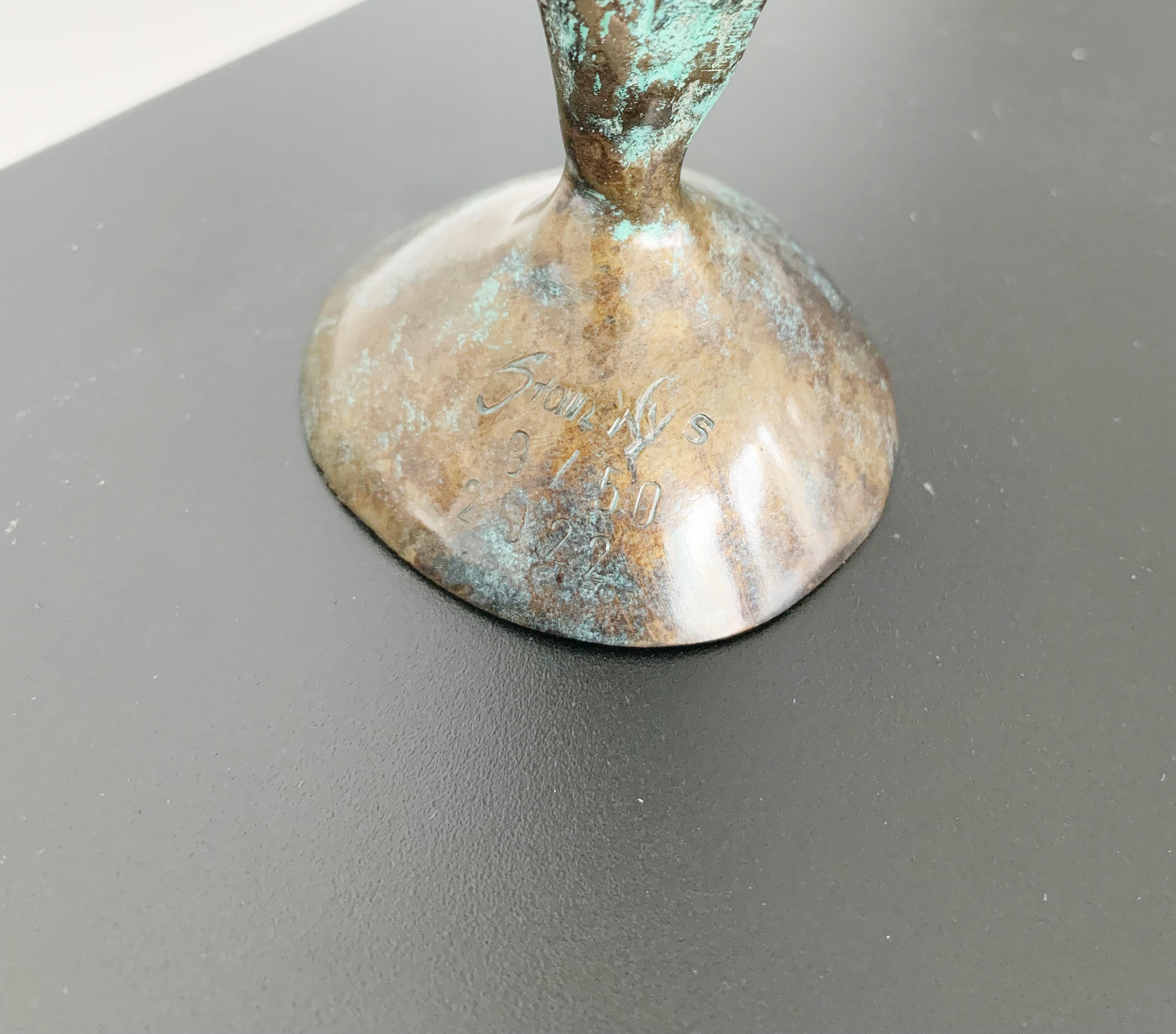 Una signora. Scultura contemporanea in bronzo, Astratto e figurativo, Arte polacca - Abstract Sculpture Oro di Stanisław Wysocki