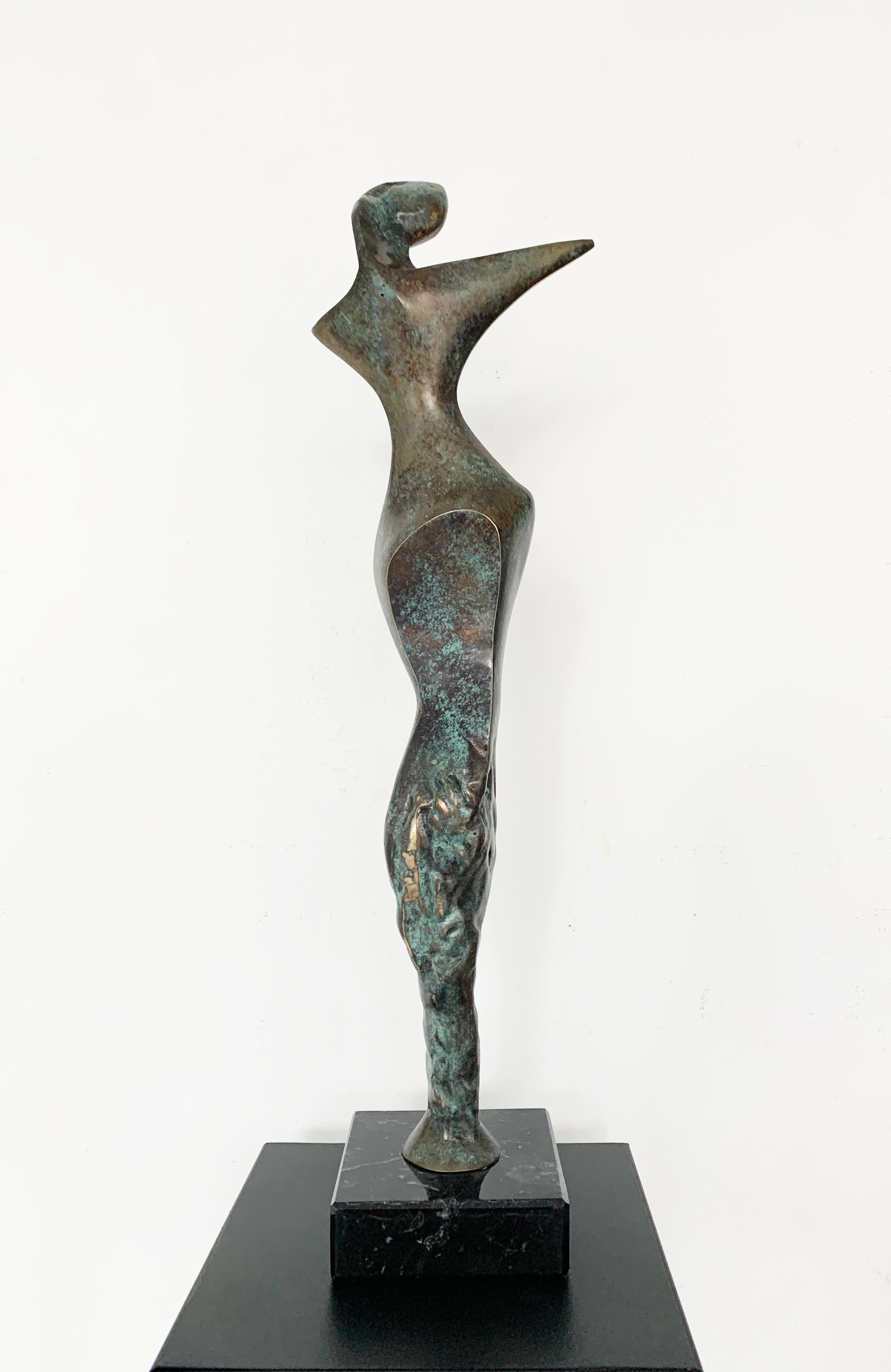Une dame. Sculpture contemporaine en bronze, Abstrait et figuratif, Art polonais en vente 3