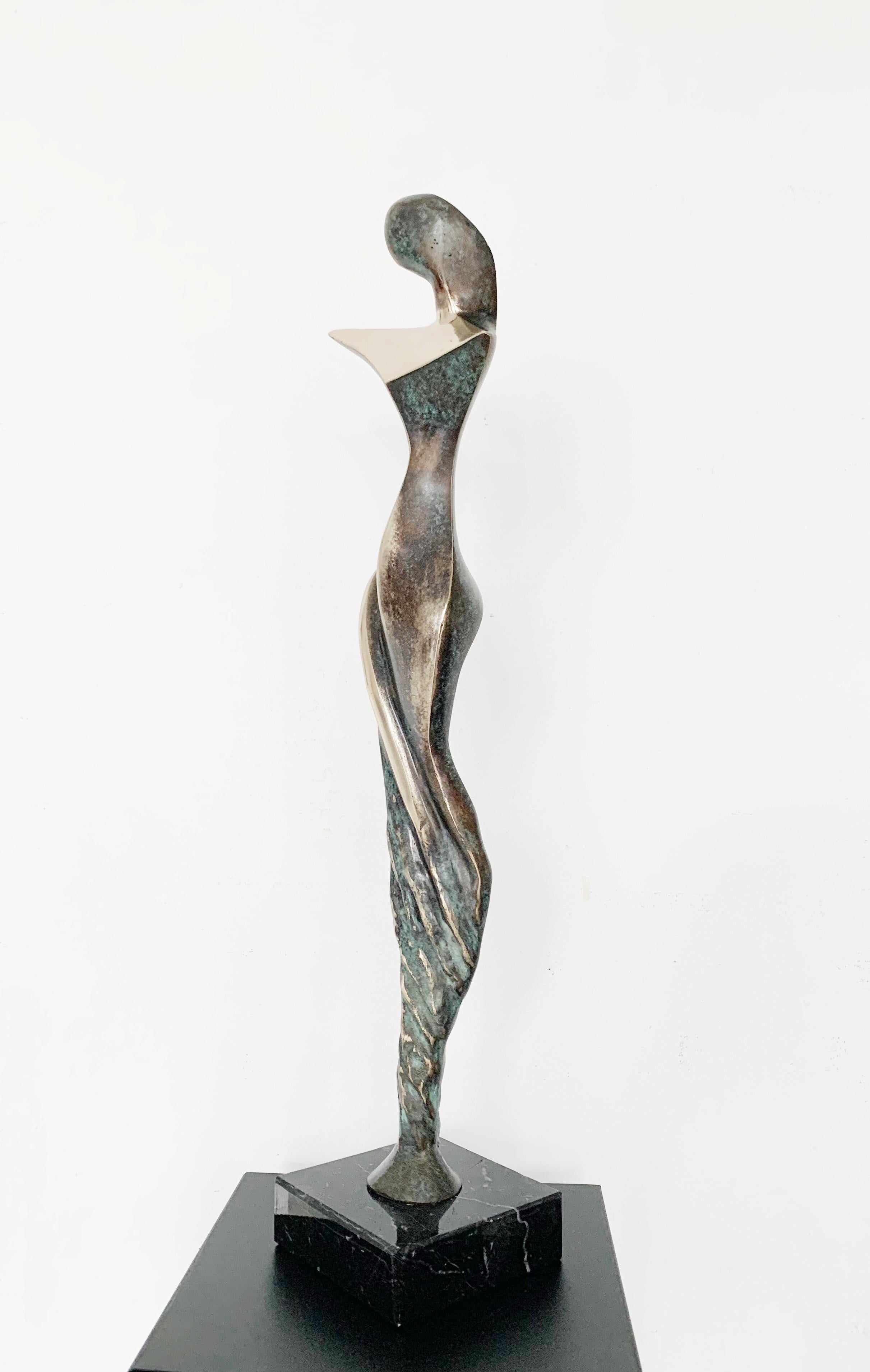 Une dame. Sculpture contemporaine en bronze, Abstrait et figuratif, Art polonais en vente 5