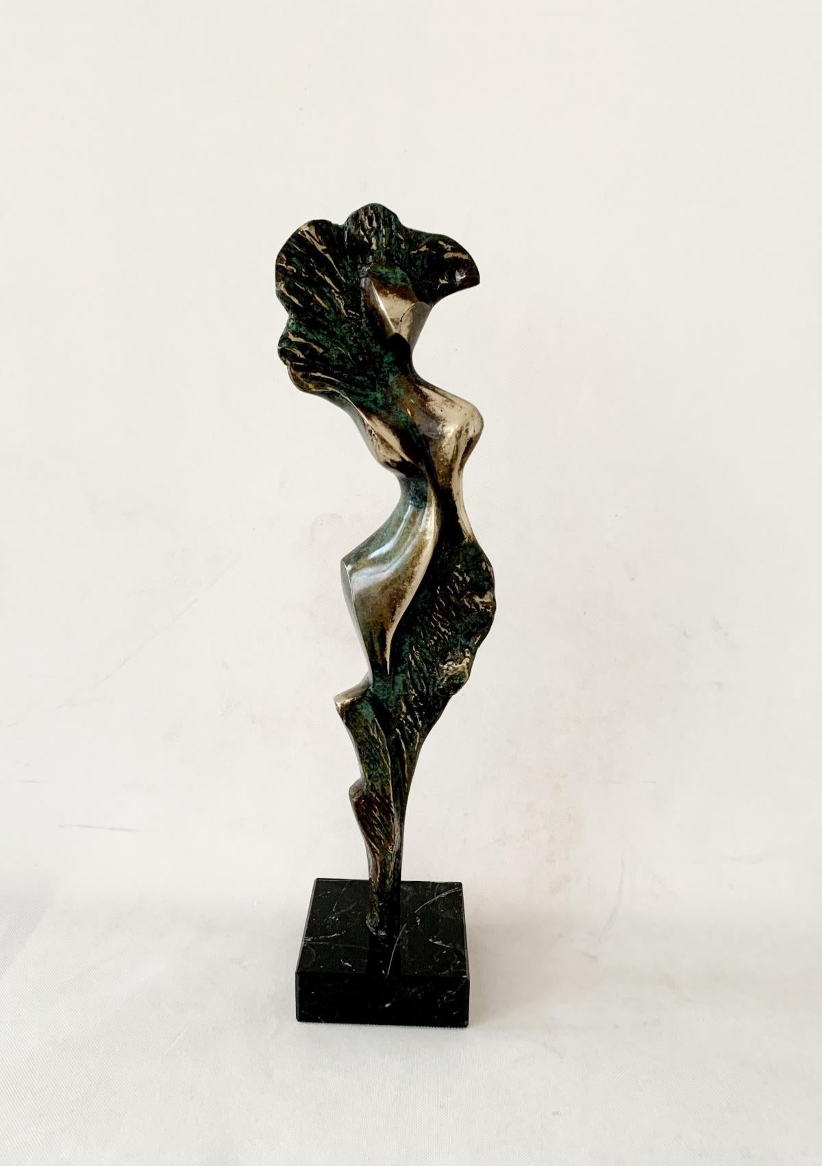 Une dame - Sculpture contemporaine en bronze, abstrait et figuratif, art polonais