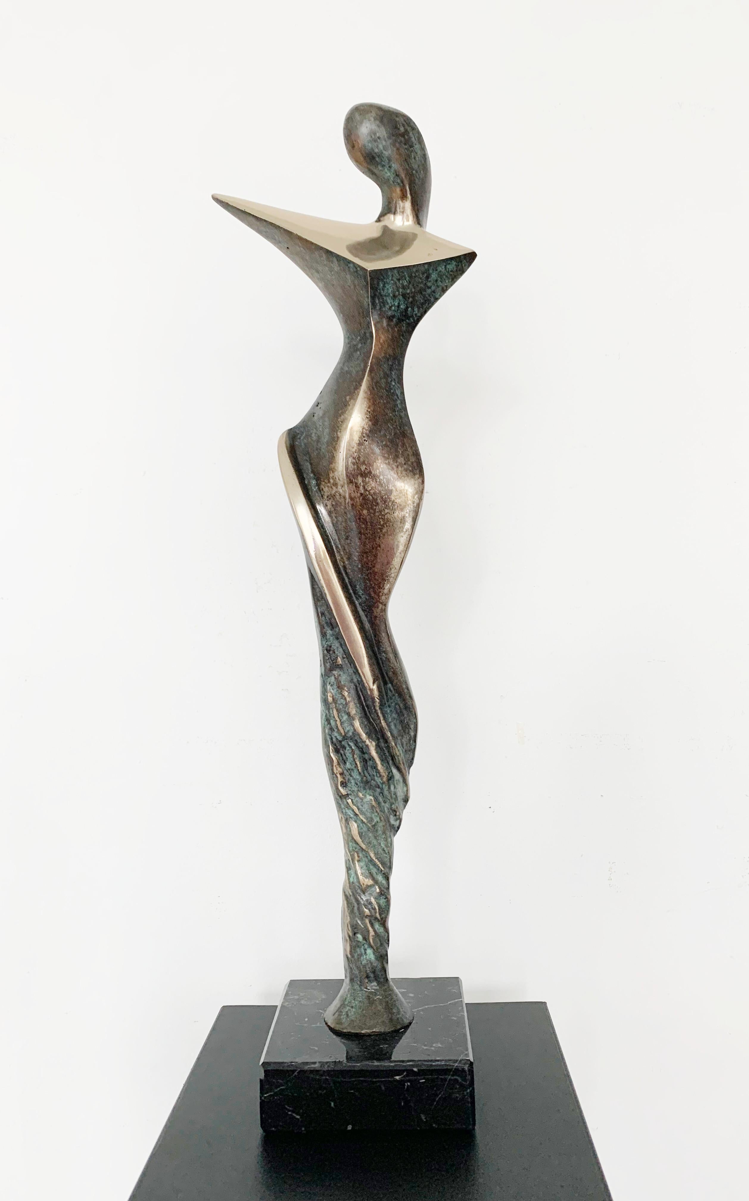 Stanisław Wysocki Abstract Sculpture – Eine Dame. Zeitgenössische Bronzeskulptur, Abstrakt und figurativ, Polnische Kunst