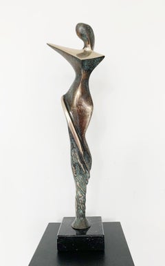 Une dame. Sculpture contemporaine en bronze, Abstrait et figuratif, Art polonais