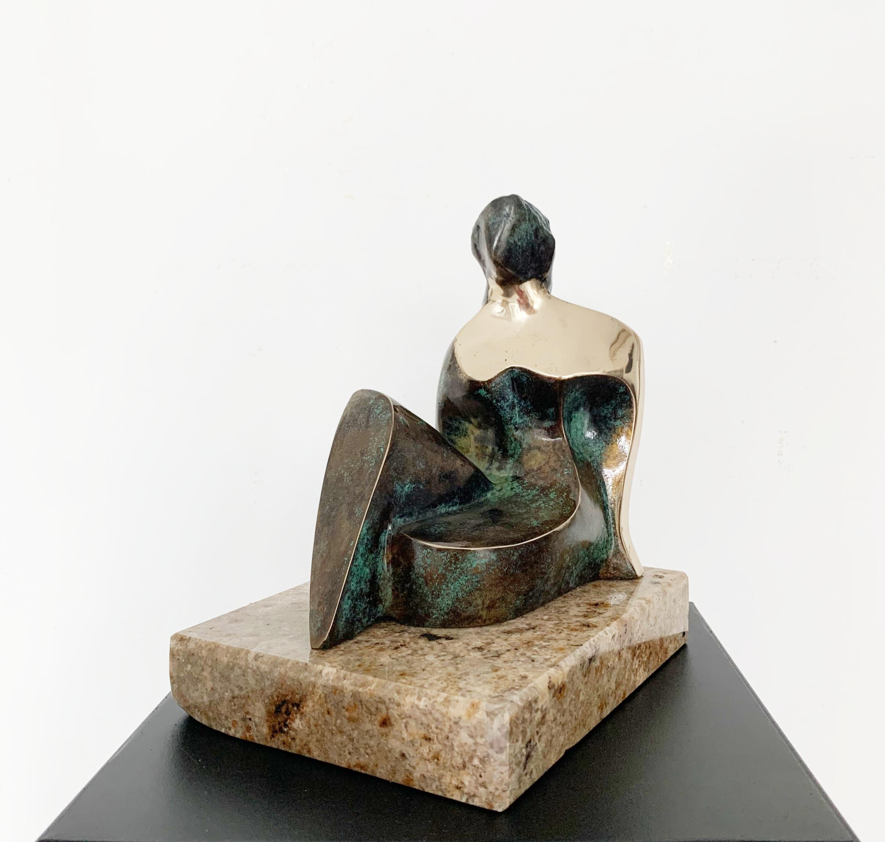 Abstract Sculpture Stanisław Wysocki - Une dame. Sculpture contemporaine en bronze, Abstrait et figuratif, Art polonais