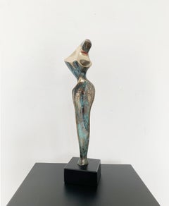 Une dame. Sculpture contemporaine en bronze, Abstrait et figuratif, Art polonais
