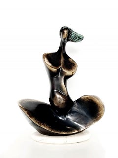 A sitting nude - 21st century Contemporary figurative bronze sculpture