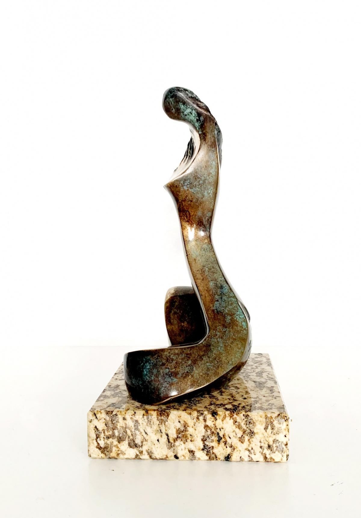 Mujer - Escultura contemporánea en bronce, Abstracto y figurativo, Arte polaco - Sculpture Contemporáneo de Stanisław Wysocki