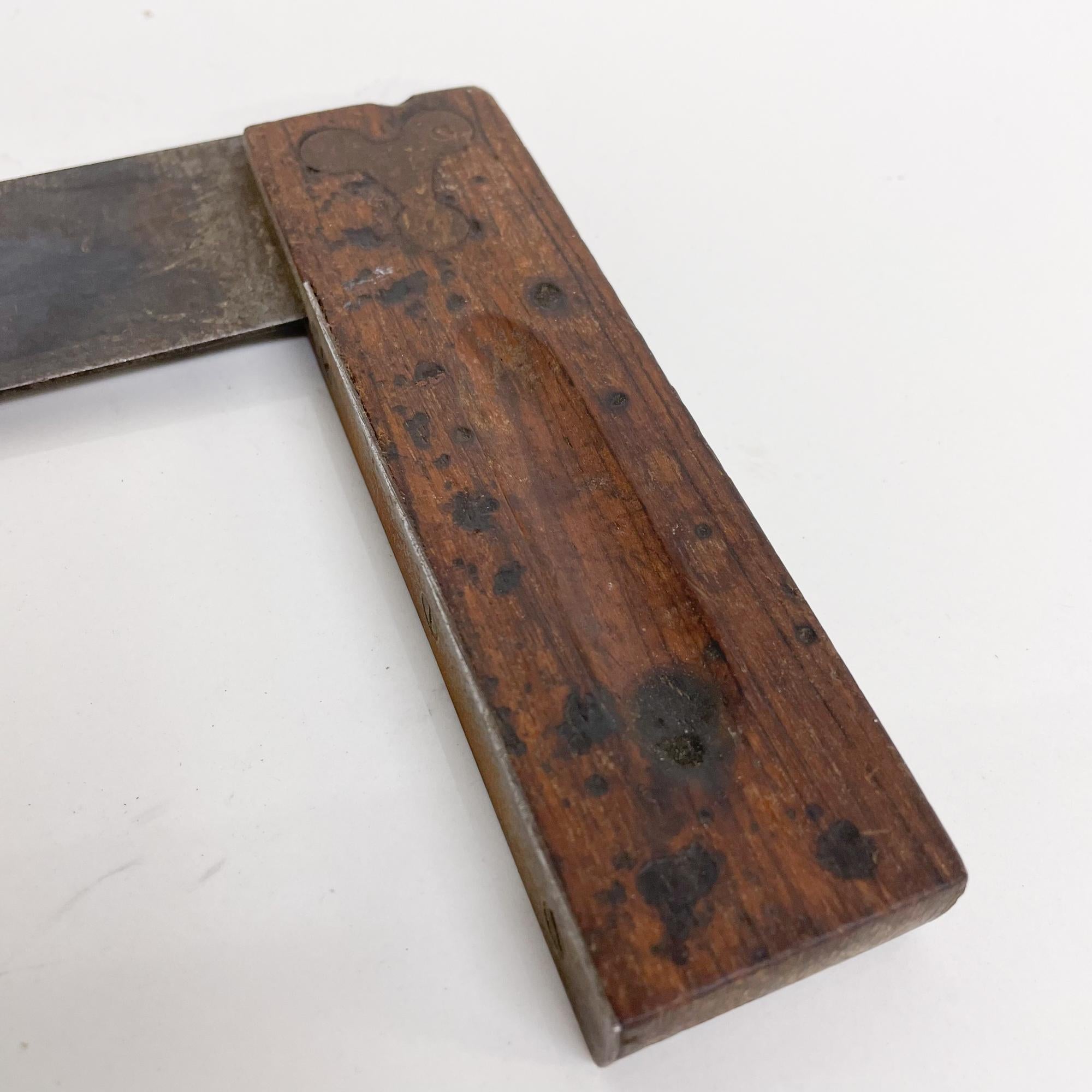 Stanley Antique Square Ruler Vintage Carpentry Tool in Rosewood & Brass In Fair Condition For Sale In Chula Vista, CA