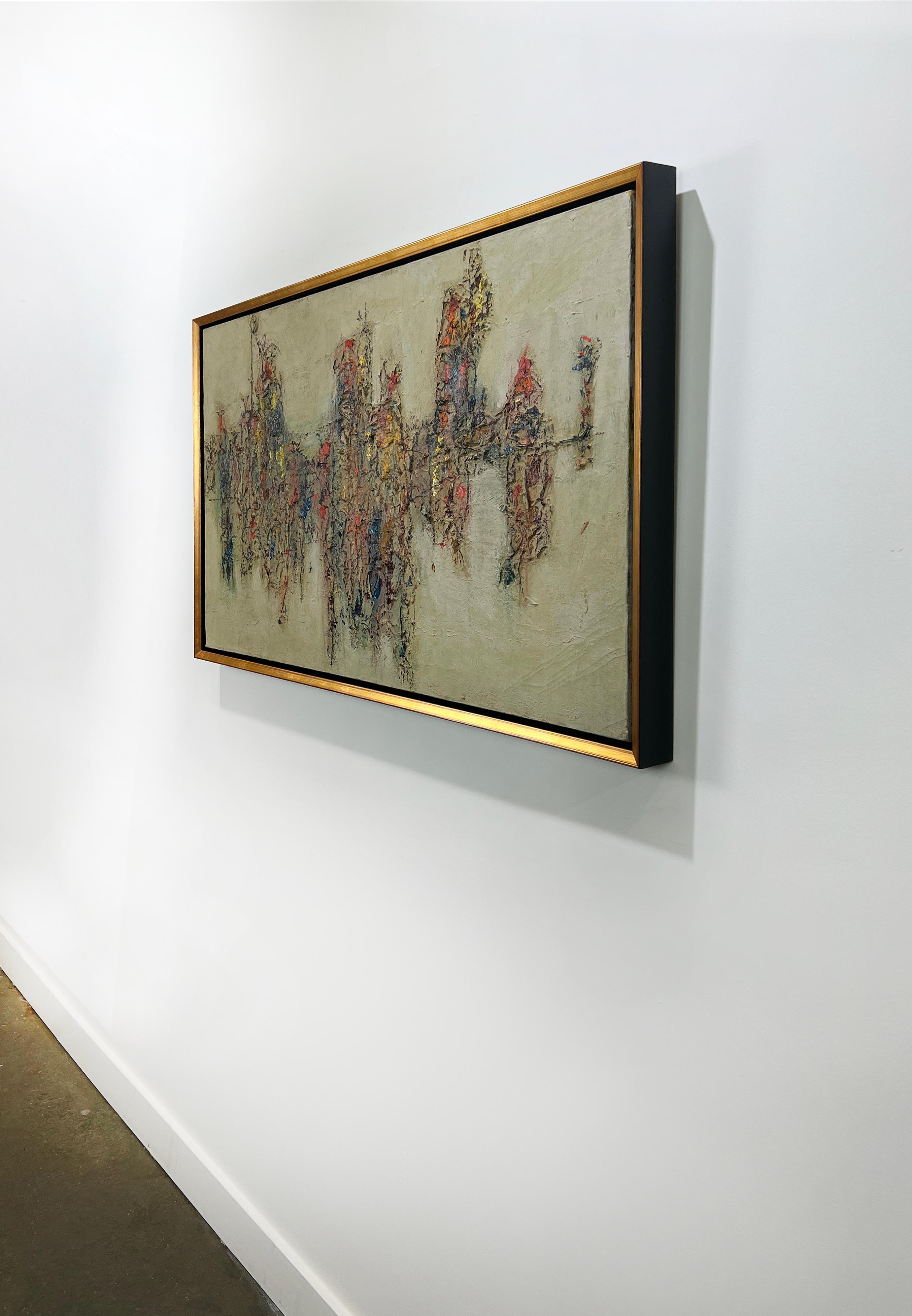 Cette peinture expressionniste abstraite moderne de Stanley Bate est réalisée avec de la peinture à l'huile sur toile. Il présente une palette de couleurs sourdes et terreuses avec des accents contrastés de jaune chaud, d'orange et de rouge. Le