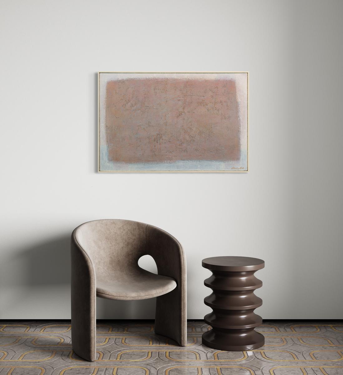 Questo quadro di Stanley Bate, moderno espressionista astratto, è realizzato con colori a olio su tela e presenta una forma rettangolare di colore rosa caldo e tenue al centro della composizione, con toni di grigio chiaro e bianco che la circondano