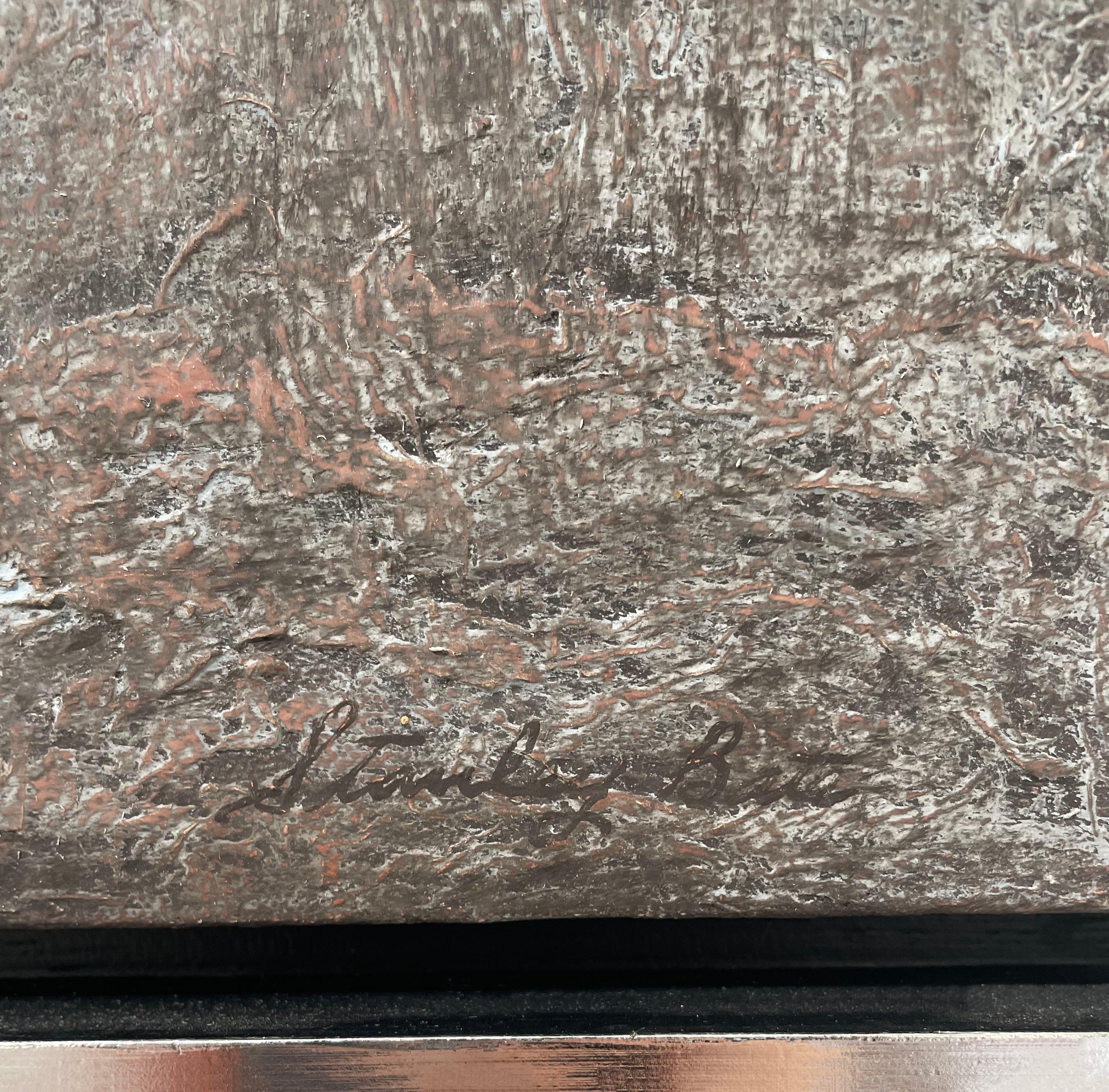 Questo quadro di Stanley Bate, moderno espressionista astratto, è realizzato con colori a olio e forme di legno tridimensionali su tela. La vernice grigio metallizzato caldo è altamente strutturata, mentre le forme circolari sono aderenti in una
