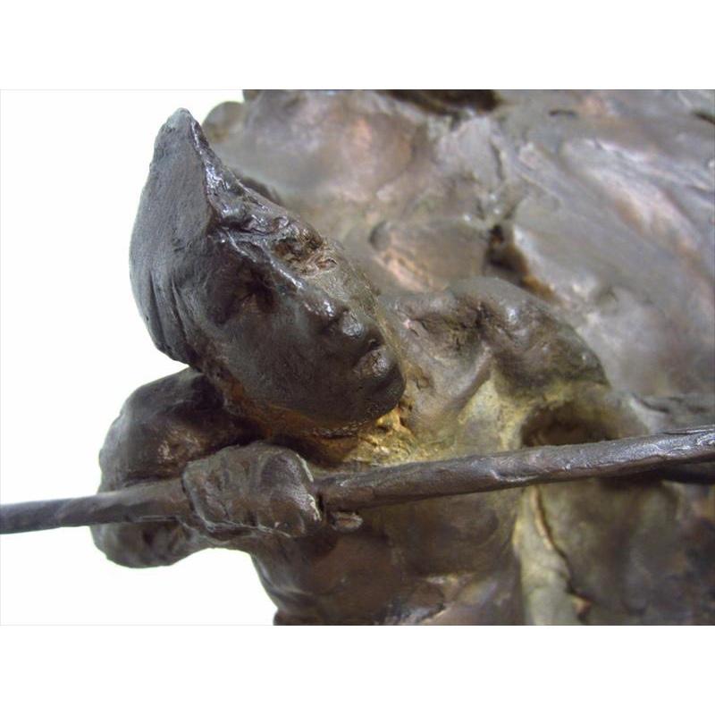 Stanley Bleifeld Bronzeskulptur 7/7 eines Mannes, der einen Ziegelstein in der Hand hält, „The Baker“ im Angebot 3