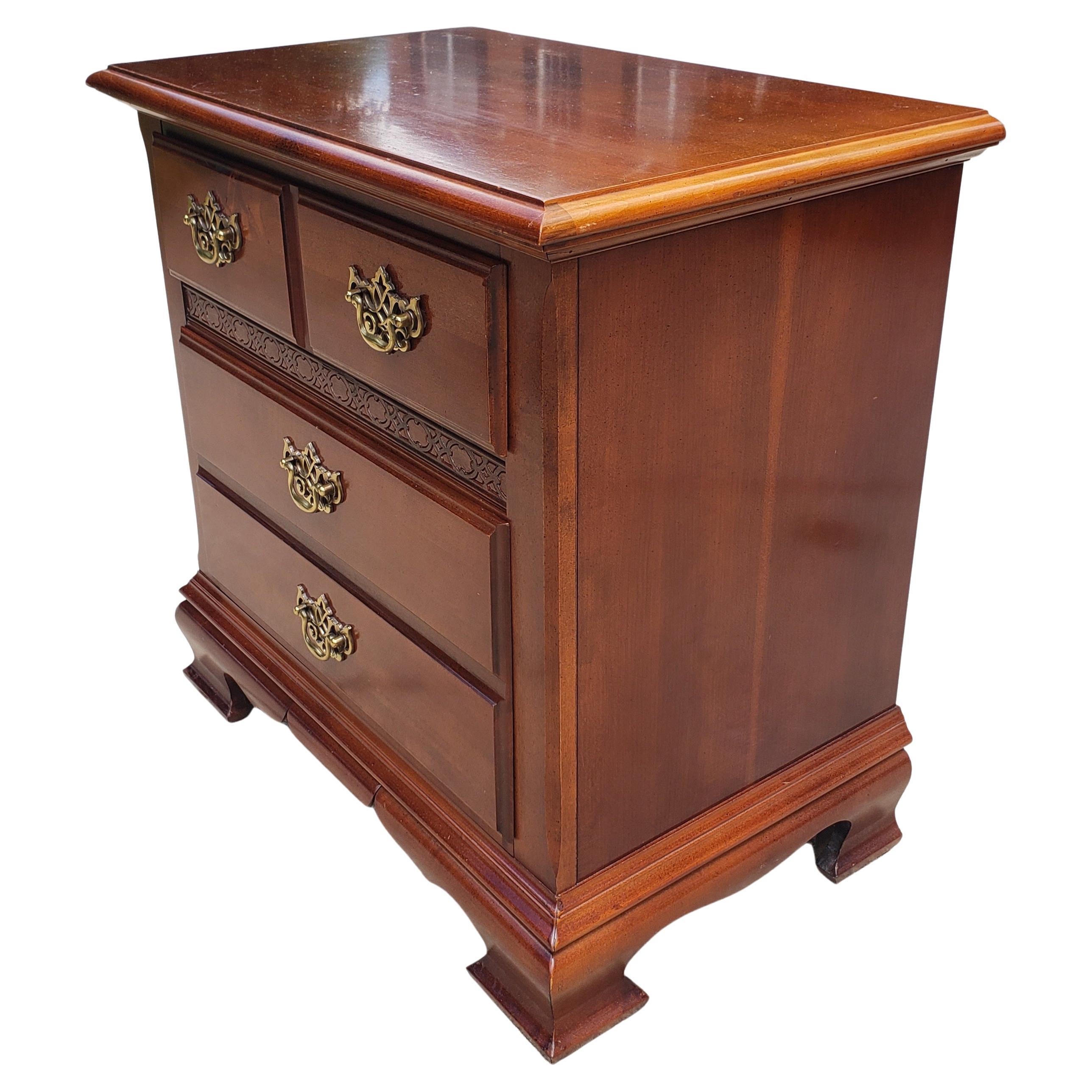 American Stanley Furniture Chippendale Mahogany Bedside Tables Nightstands, a Pair For Sale