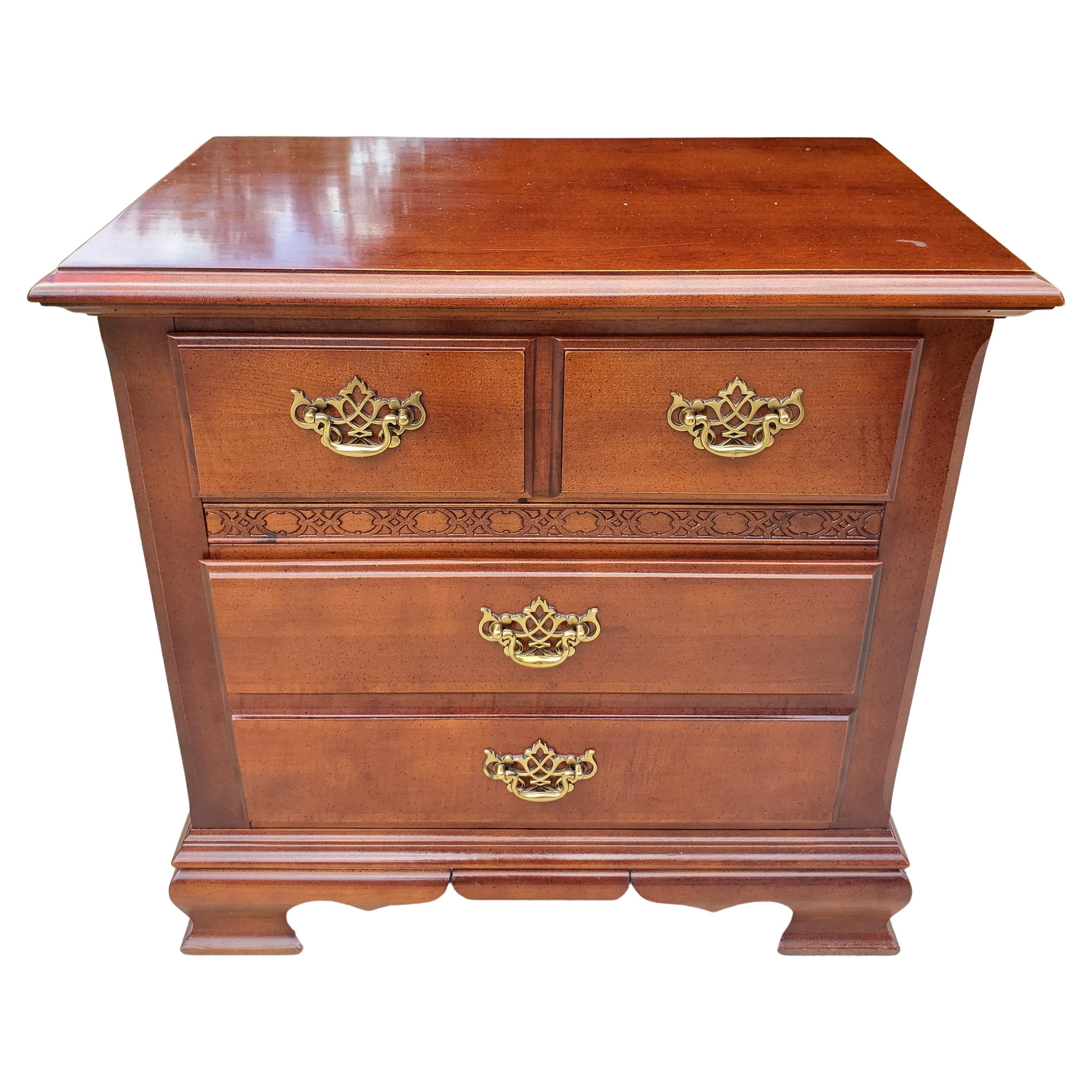 Stanley Furniture Chippendale Mahogany Bedside Tables Nightstands, a Pair In Good Condition For Sale In Germantown, MD