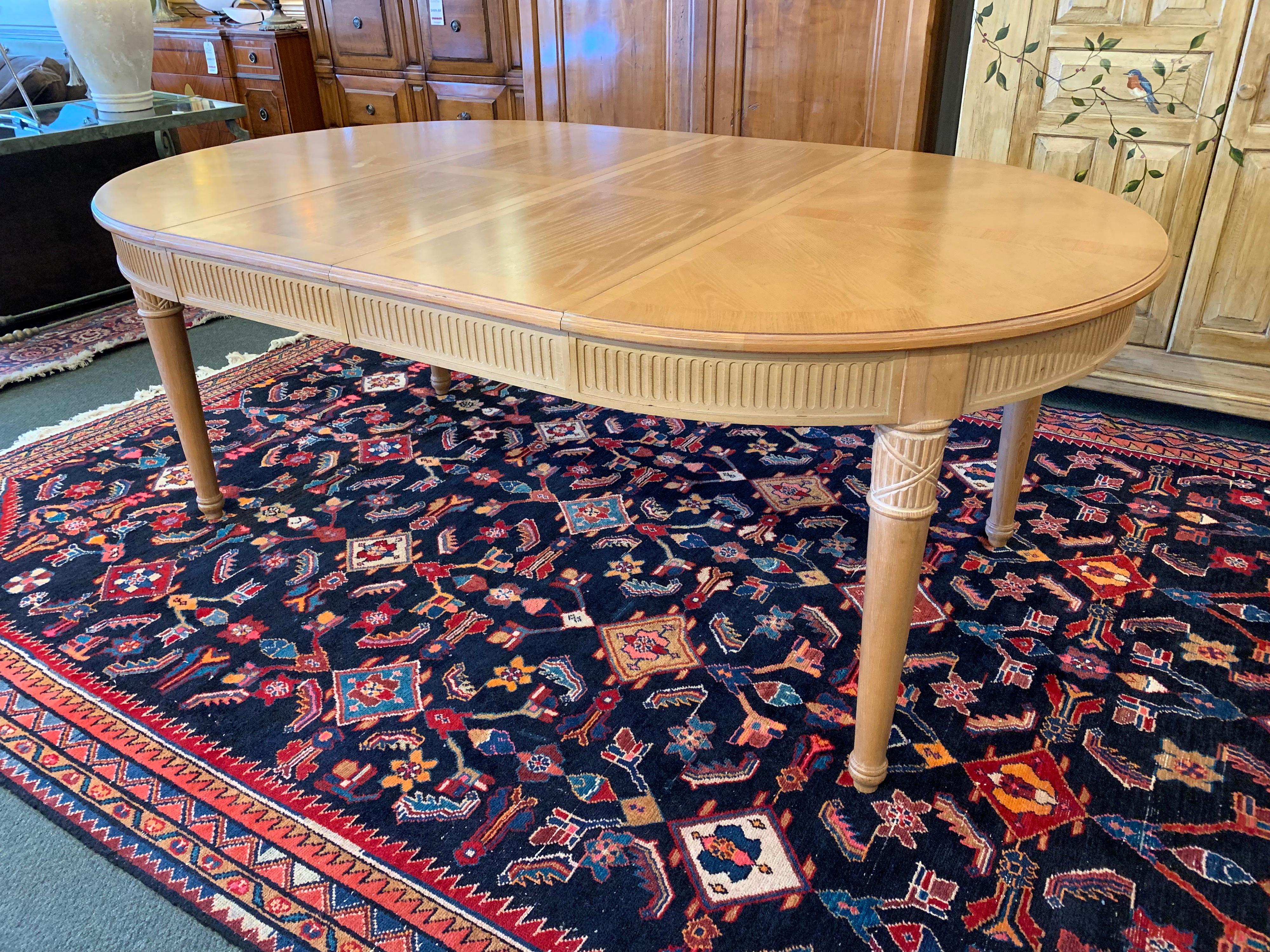 Stanley Furniture Continental Round Table and 6 Chairs and Two Leaves For Sale 6