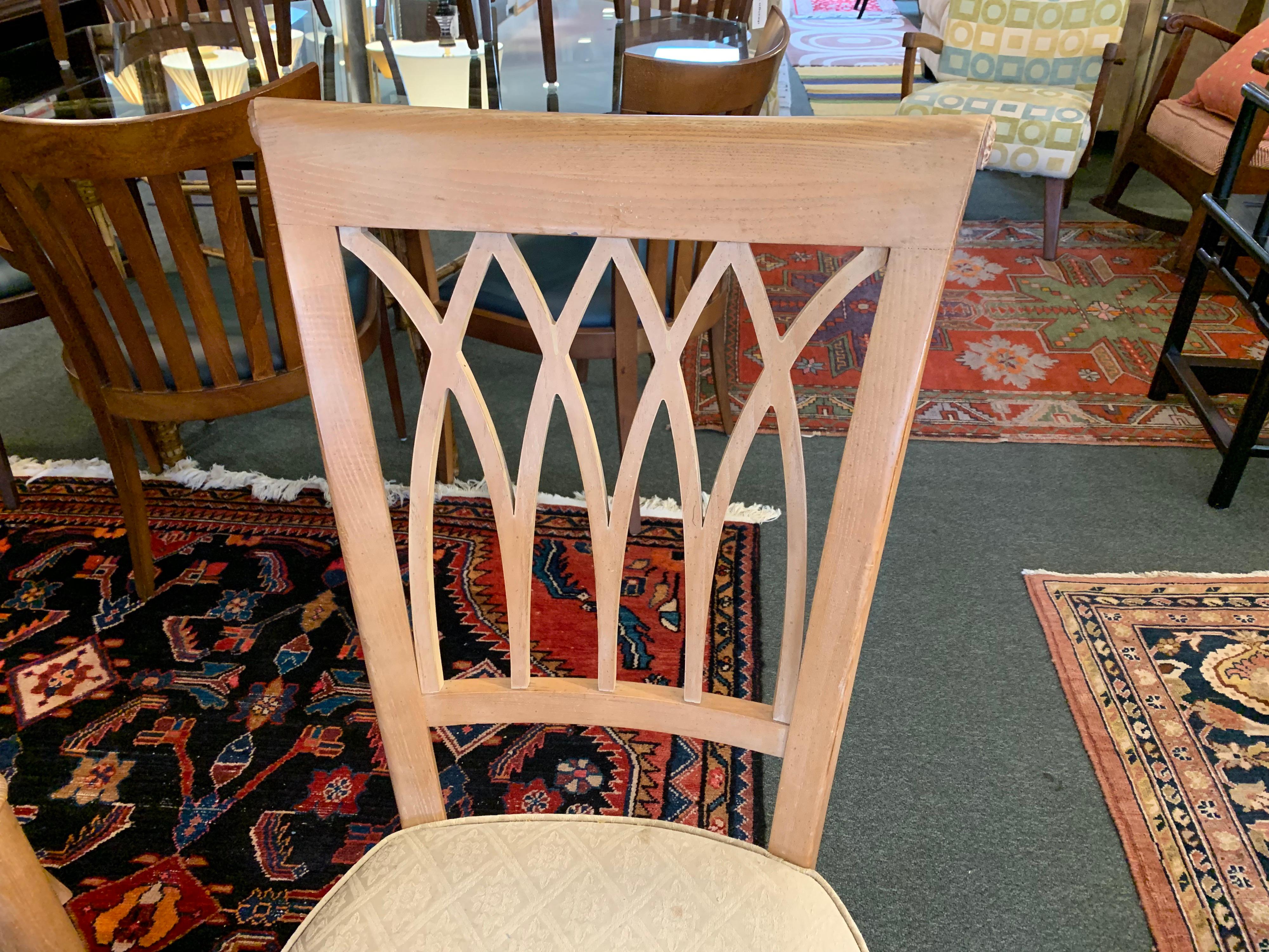 Stanley Furniture Continental Round Table and 6 Chairs and Two Leaves For Sale 8