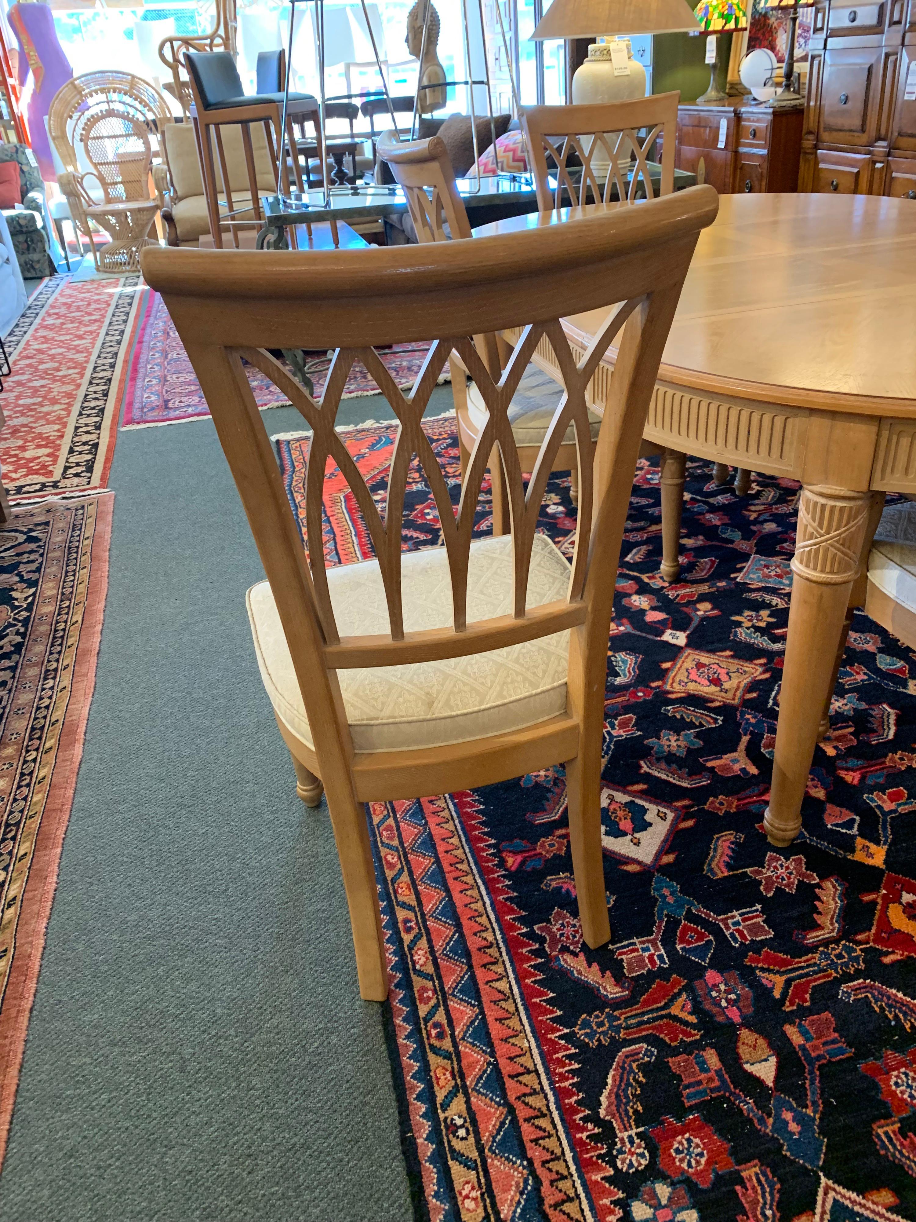 Stanley Furniture Continental Round Table and 6 Chairs and Two Leaves For Sale 9